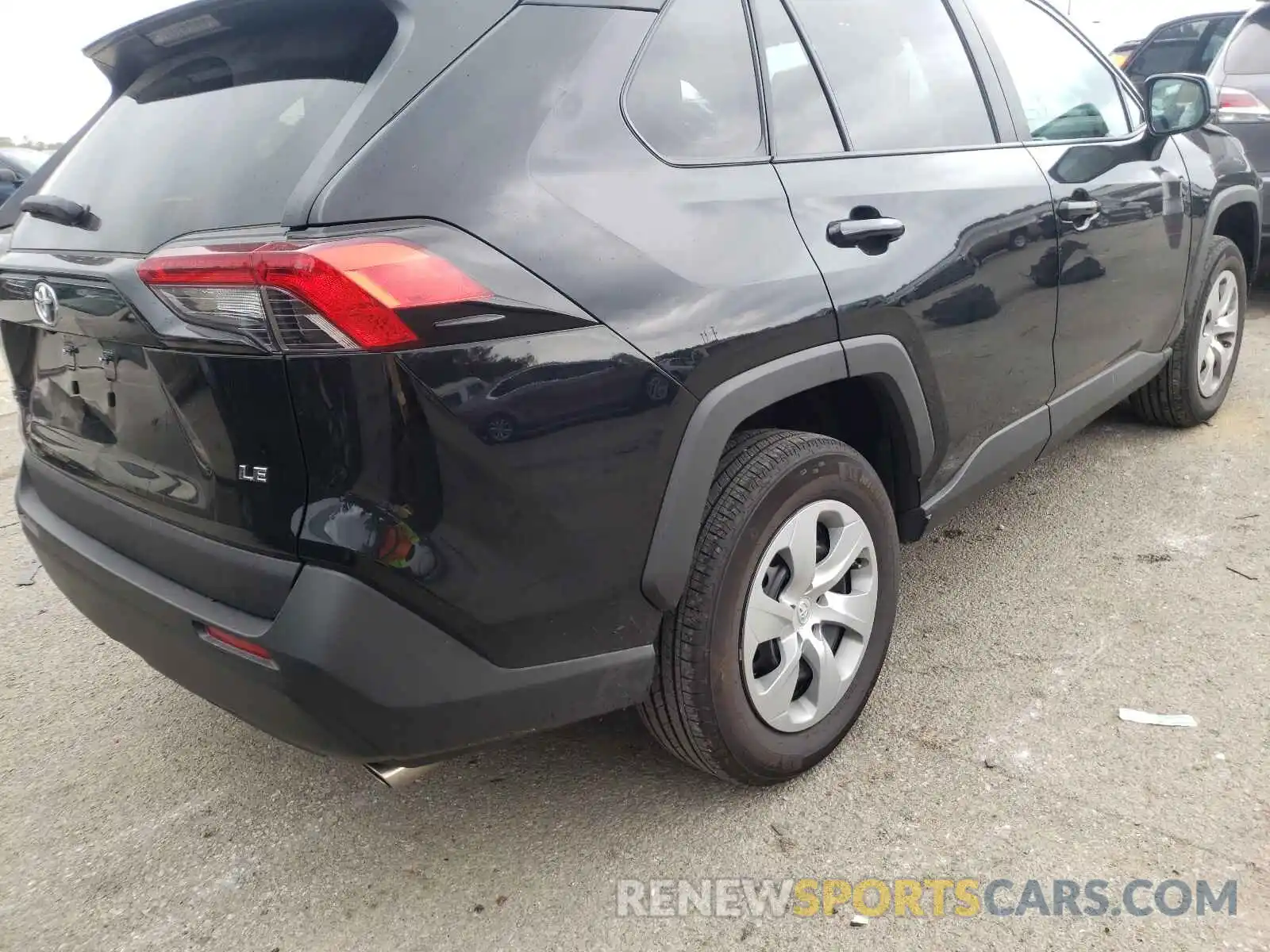 4 Photograph of a damaged car 2T3H1RFV3MW146739 TOYOTA RAV4 2021