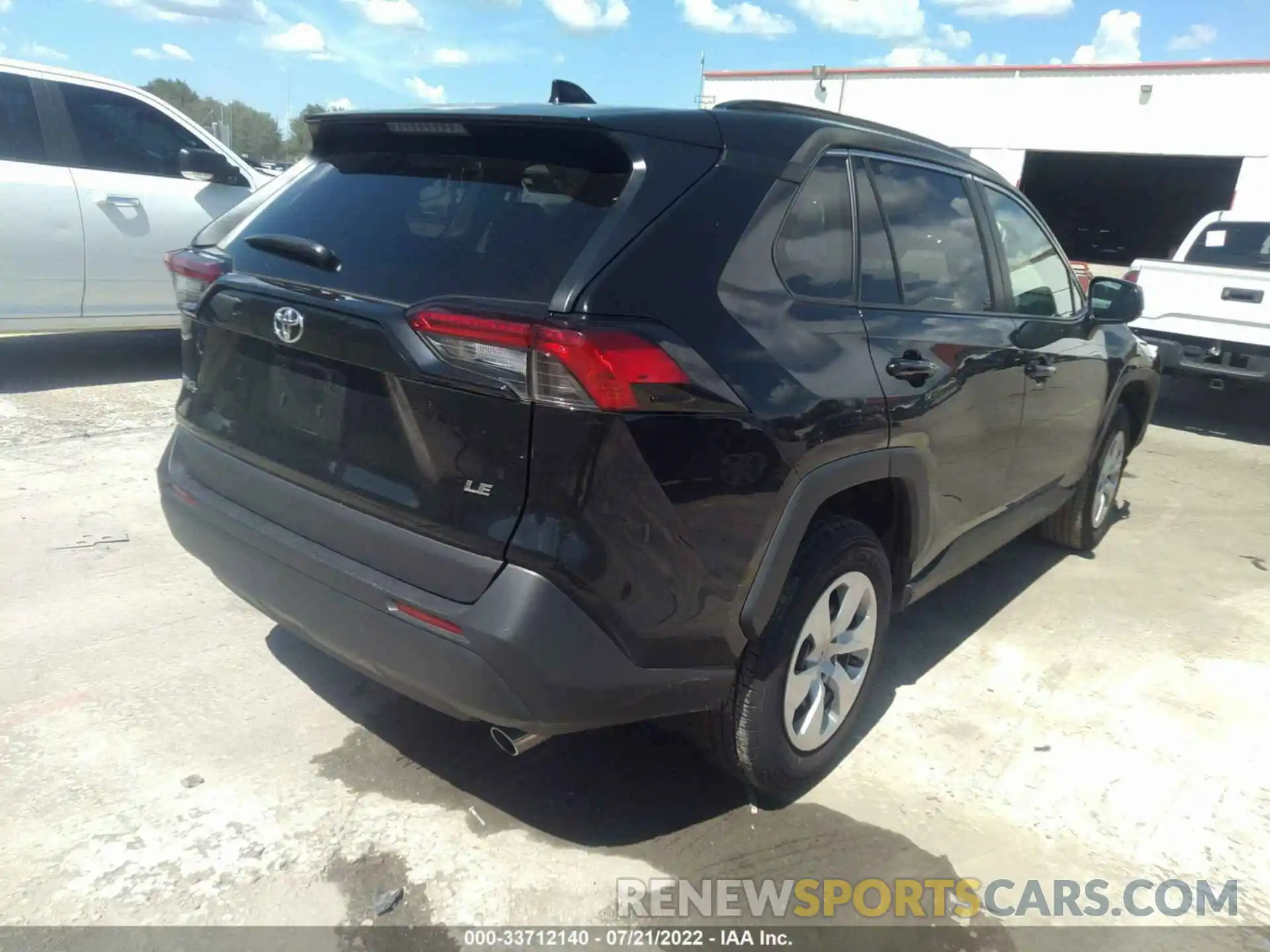 4 Photograph of a damaged car 2T3H1RFV3MW155067 TOYOTA RAV4 2021