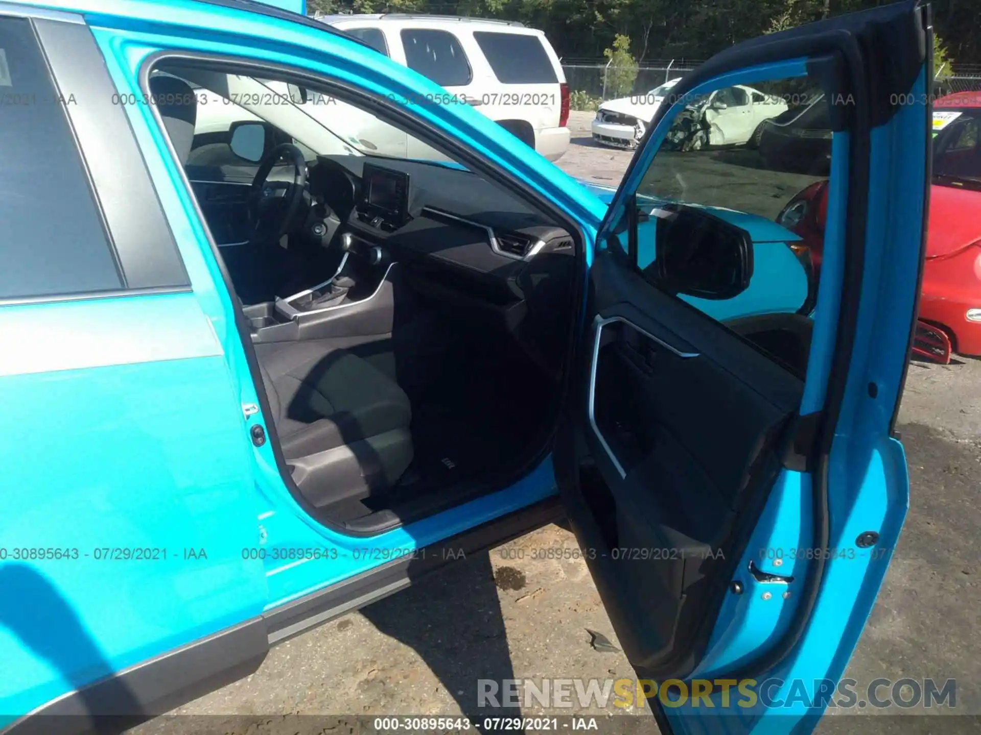 5 Photograph of a damaged car 2T3H1RFV4MC091851 TOYOTA RAV4 2021