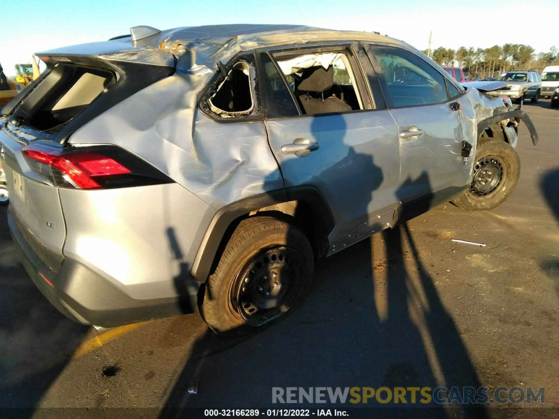 4 Photograph of a damaged car 2T3H1RFV4MC098797 TOYOTA RAV4 2021