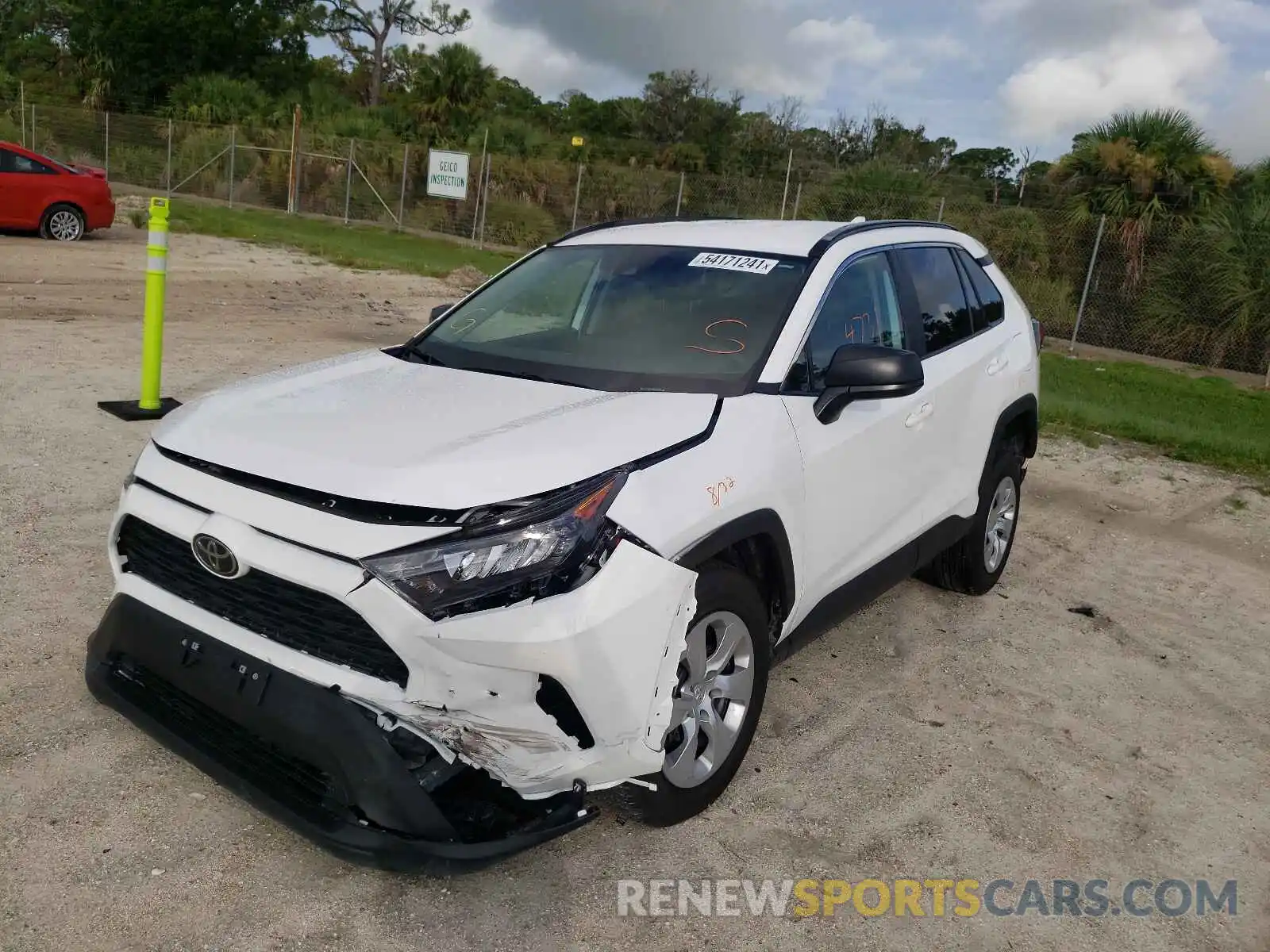 2 Photograph of a damaged car 2T3H1RFV4MC099562 TOYOTA RAV4 2021