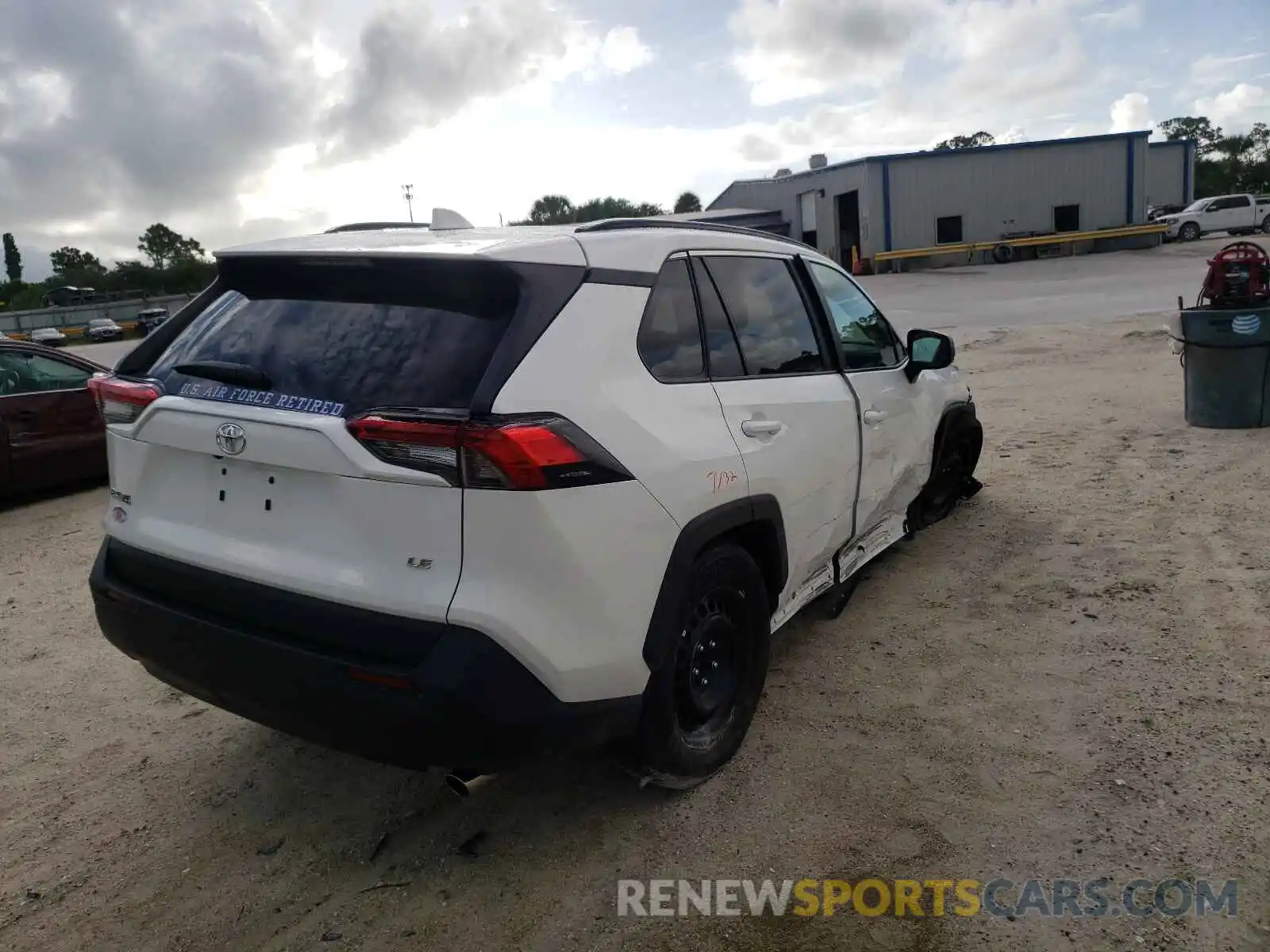 4 Photograph of a damaged car 2T3H1RFV4MC099562 TOYOTA RAV4 2021