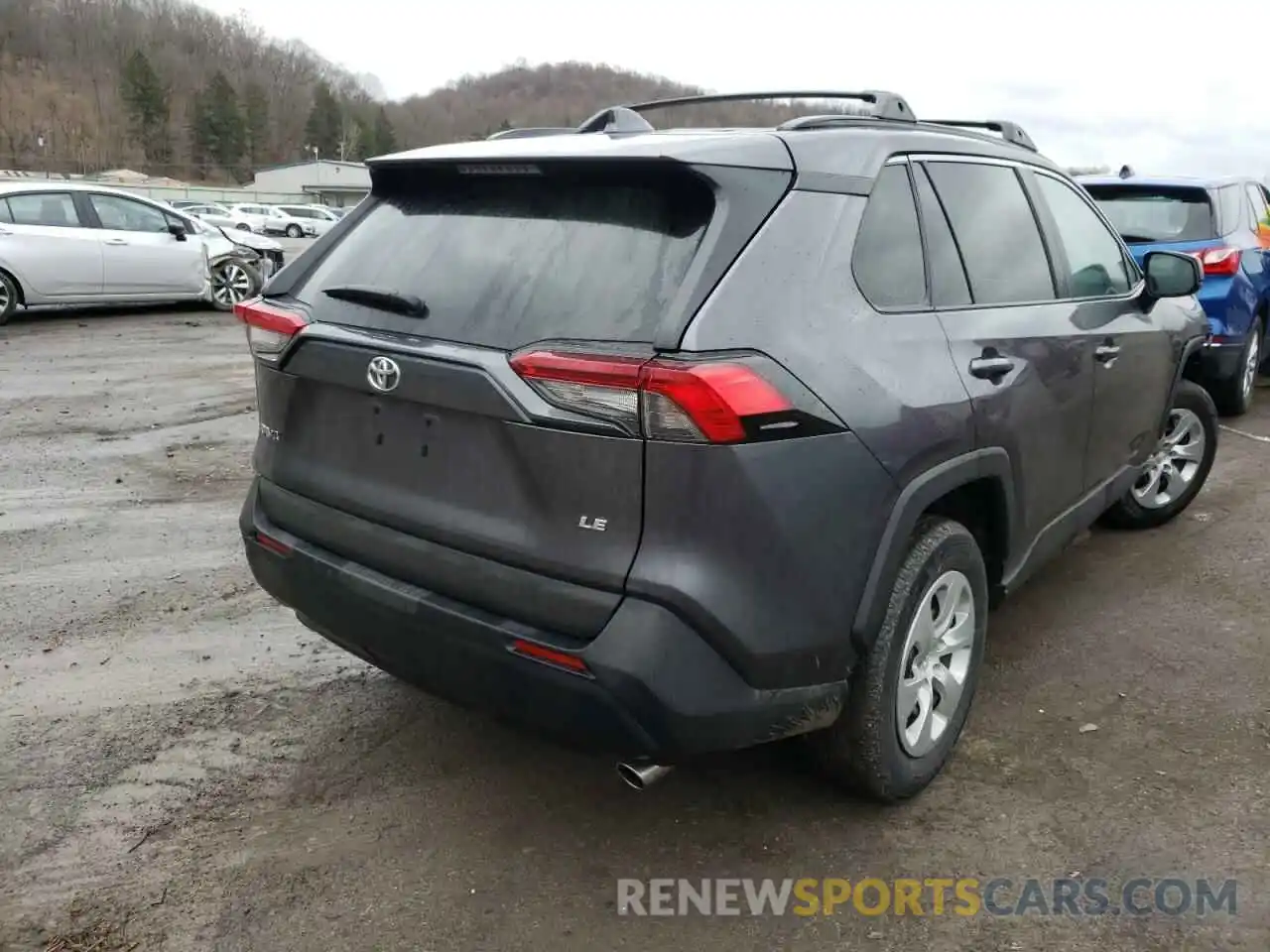 4 Photograph of a damaged car 2T3H1RFV4MC104372 TOYOTA RAV4 2021