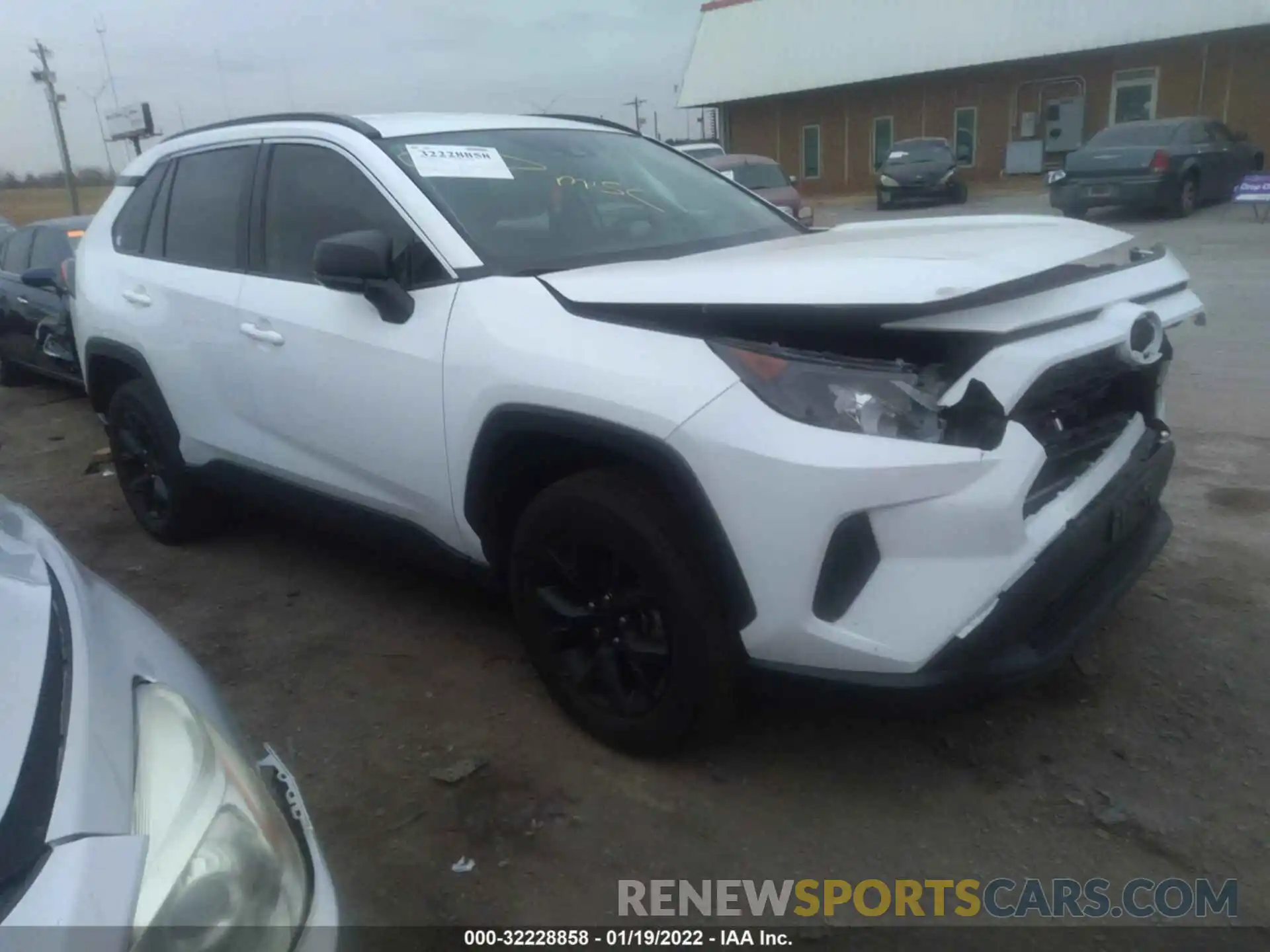 1 Photograph of a damaged car 2T3H1RFV4MC121933 TOYOTA RAV4 2021