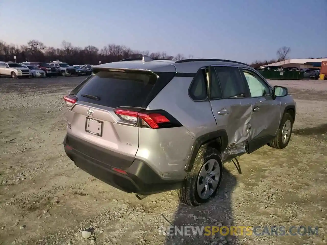 4 Photograph of a damaged car 2T3H1RFV4MC123391 TOYOTA RAV4 2021