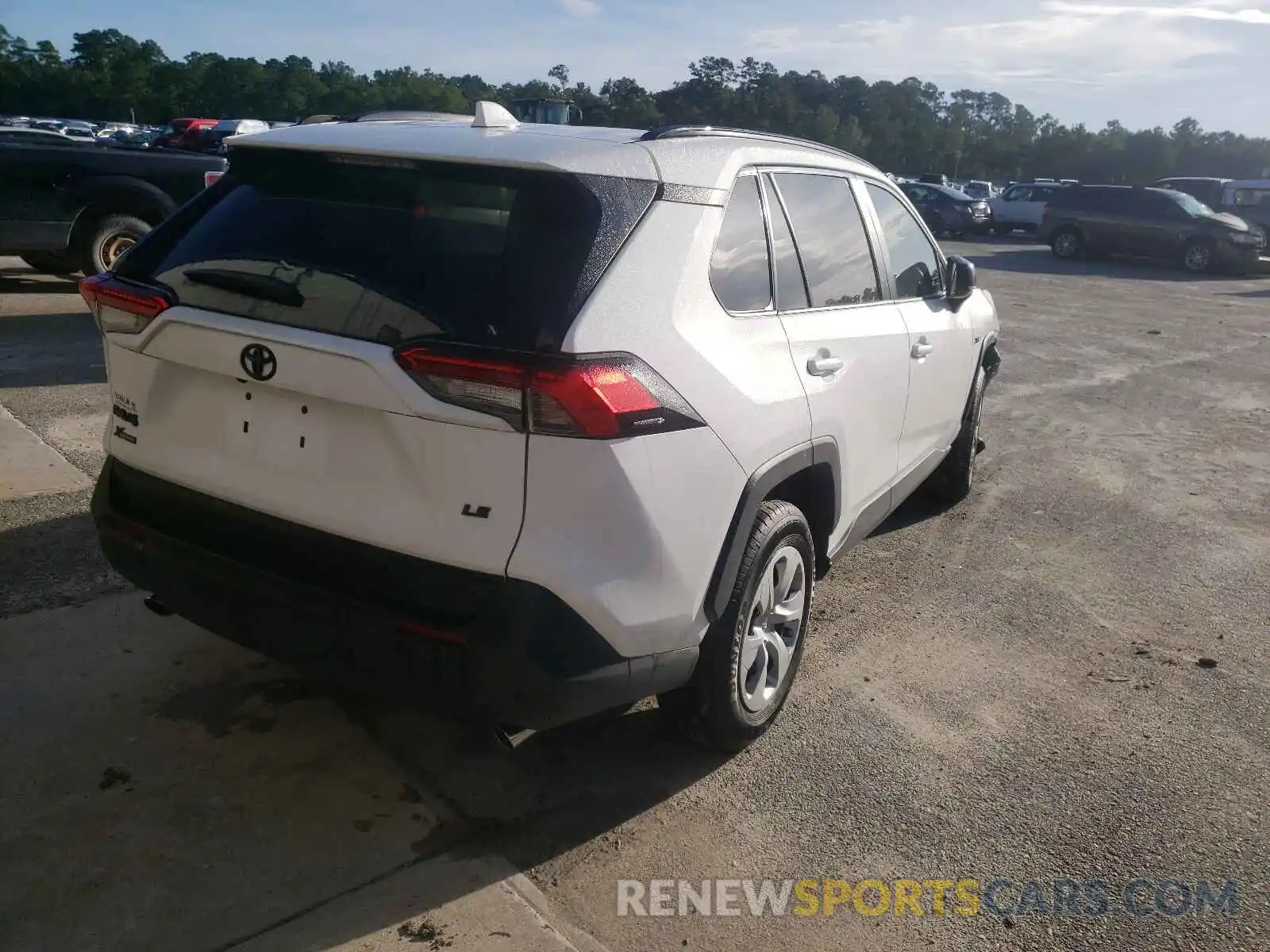 4 Photograph of a damaged car 2T3H1RFV4MC132477 TOYOTA RAV4 2021