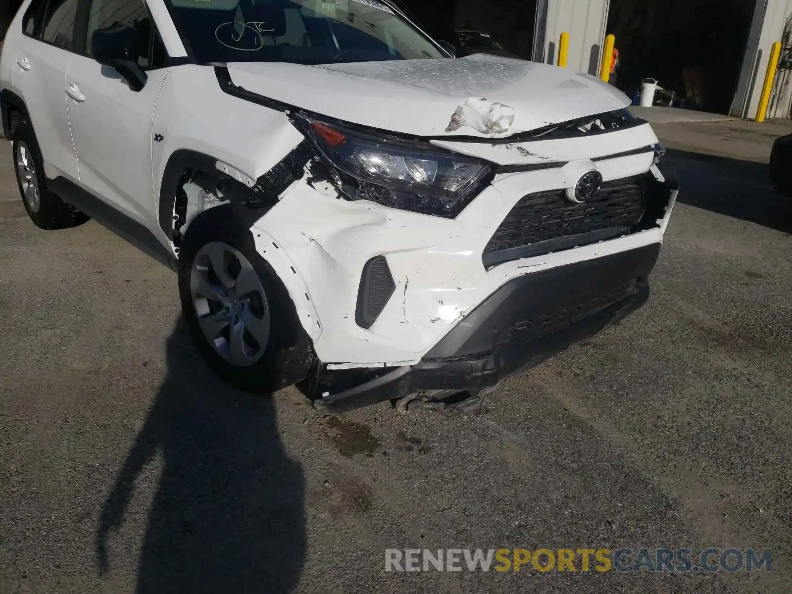 9 Photograph of a damaged car 2T3H1RFV4MC132477 TOYOTA RAV4 2021