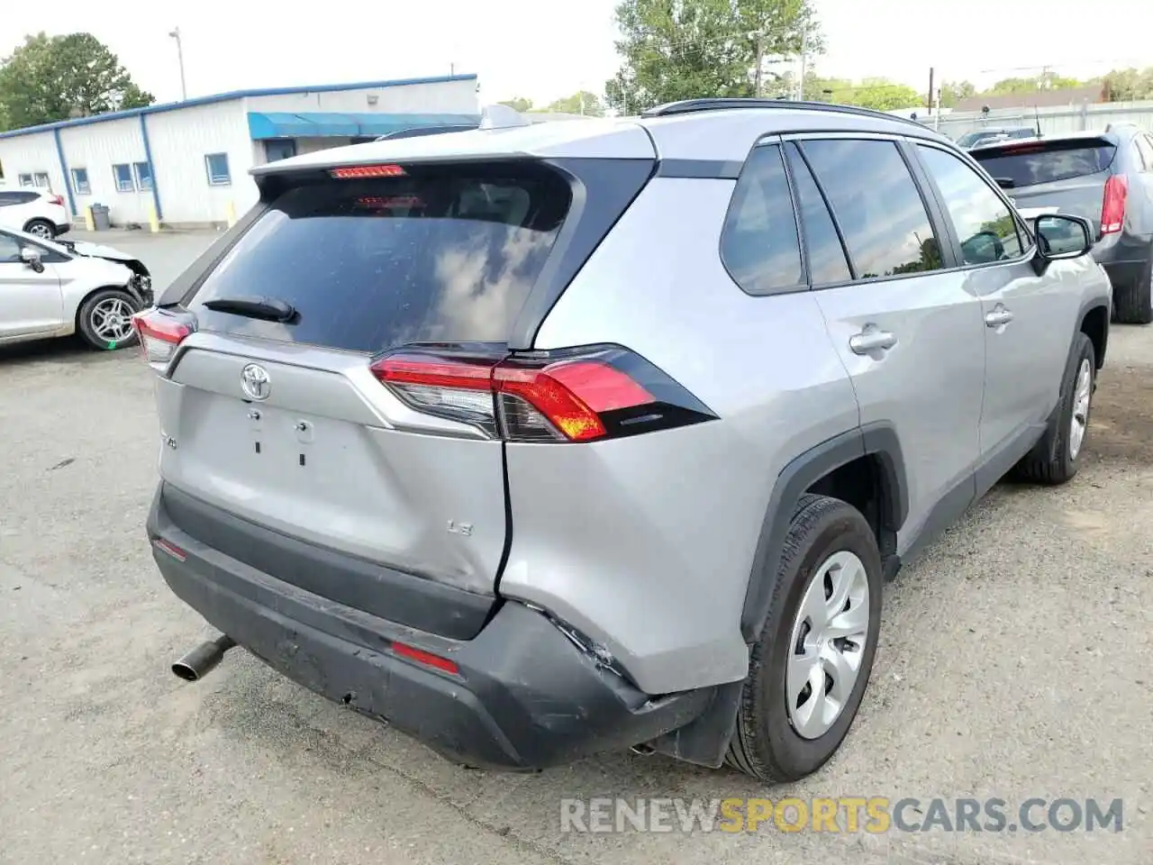 4 Photograph of a damaged car 2T3H1RFV4MC138182 TOYOTA RAV4 2021