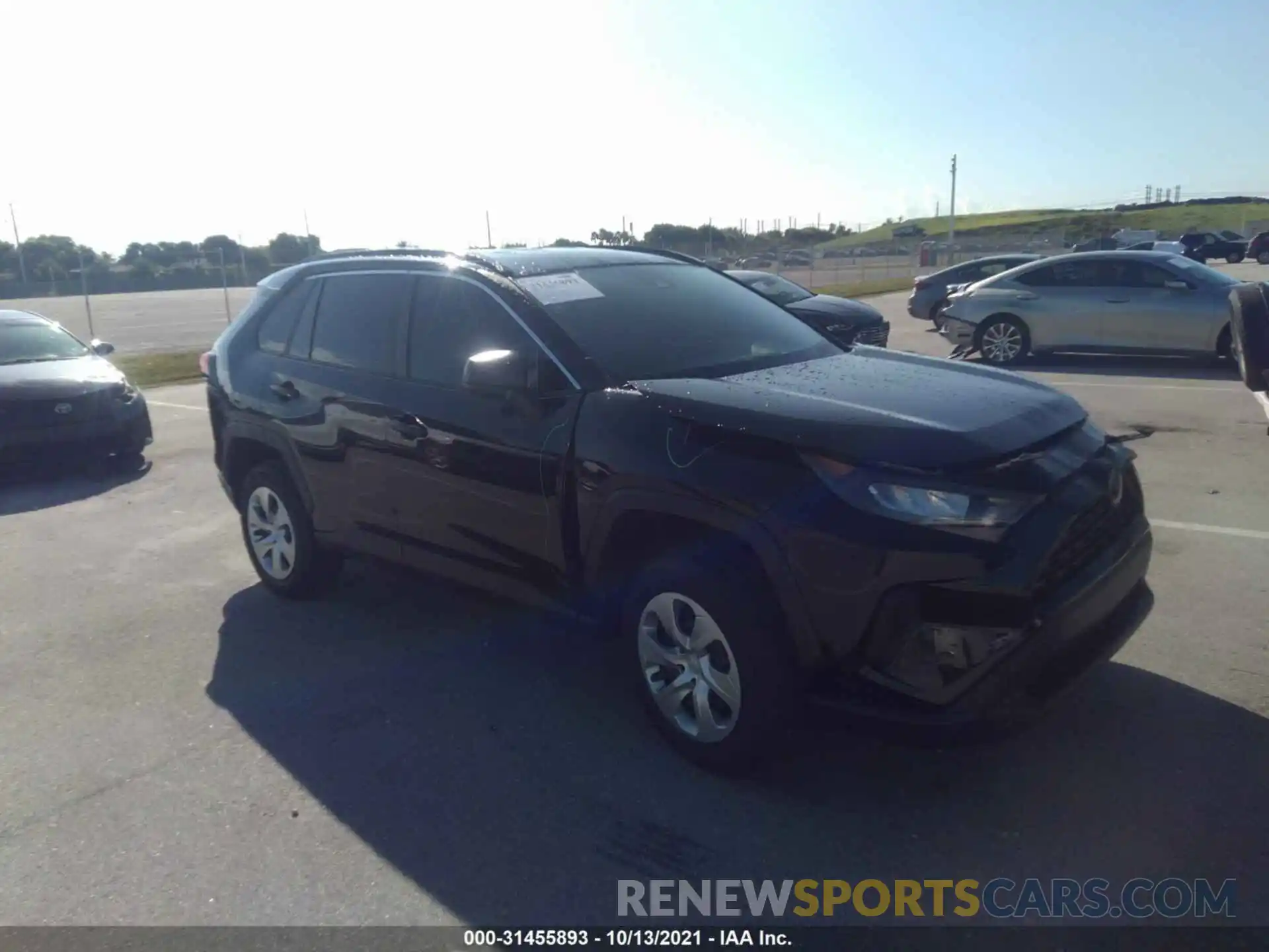 1 Photograph of a damaged car 2T3H1RFV4MC143303 TOYOTA RAV4 2021