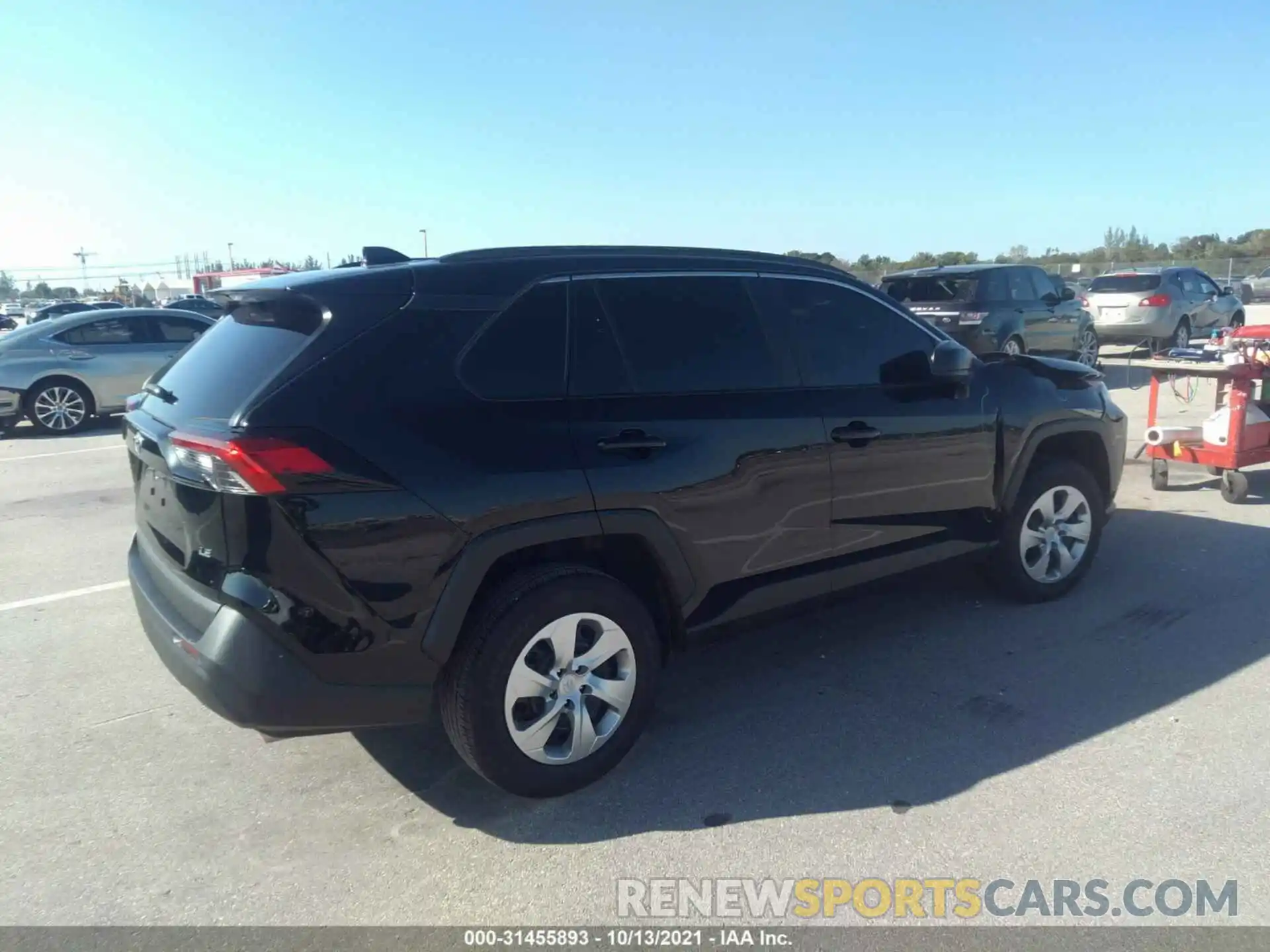 4 Photograph of a damaged car 2T3H1RFV4MC143303 TOYOTA RAV4 2021