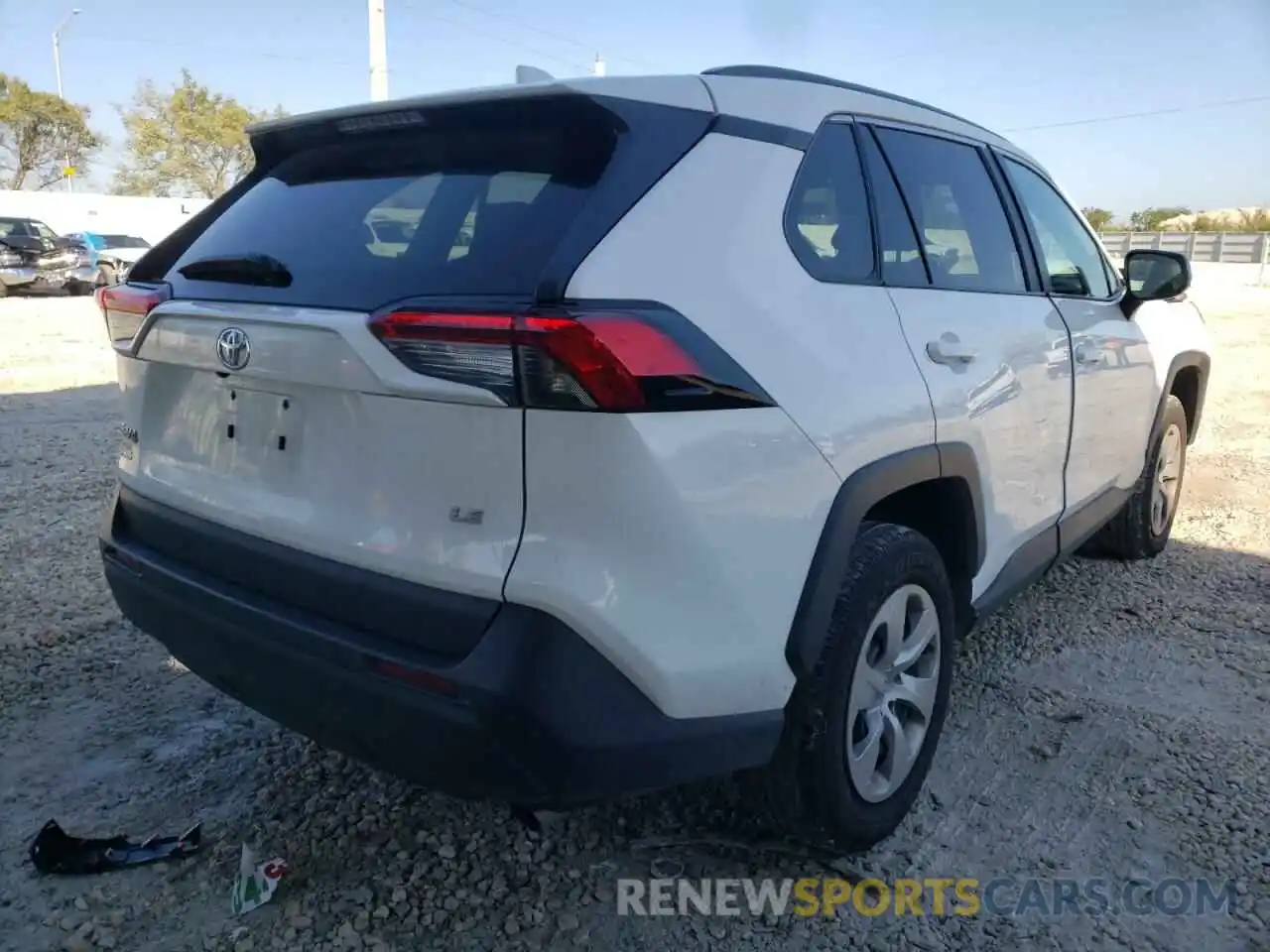 4 Photograph of a damaged car 2T3H1RFV4MC147464 TOYOTA RAV4 2021