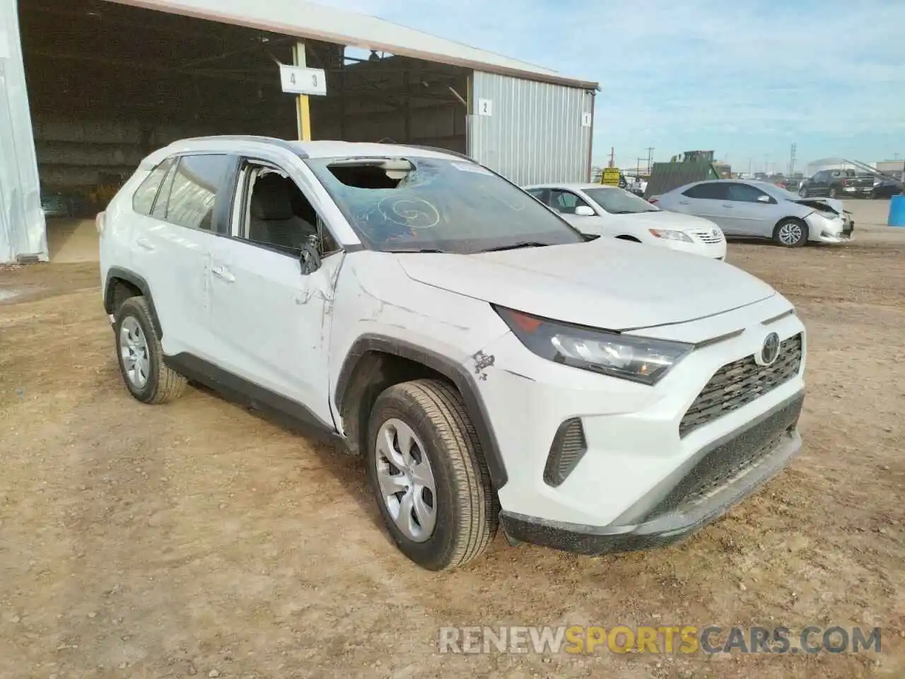 1 Photograph of a damaged car 2T3H1RFV4MW106590 TOYOTA RAV4 2021