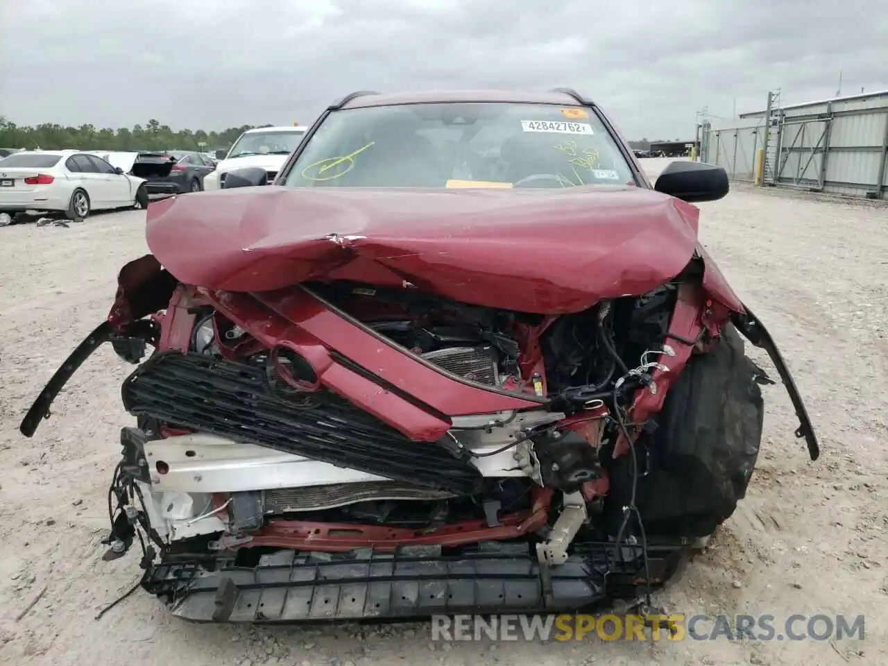 9 Photograph of a damaged car 2T3H1RFV4MW115077 TOYOTA RAV4 2021