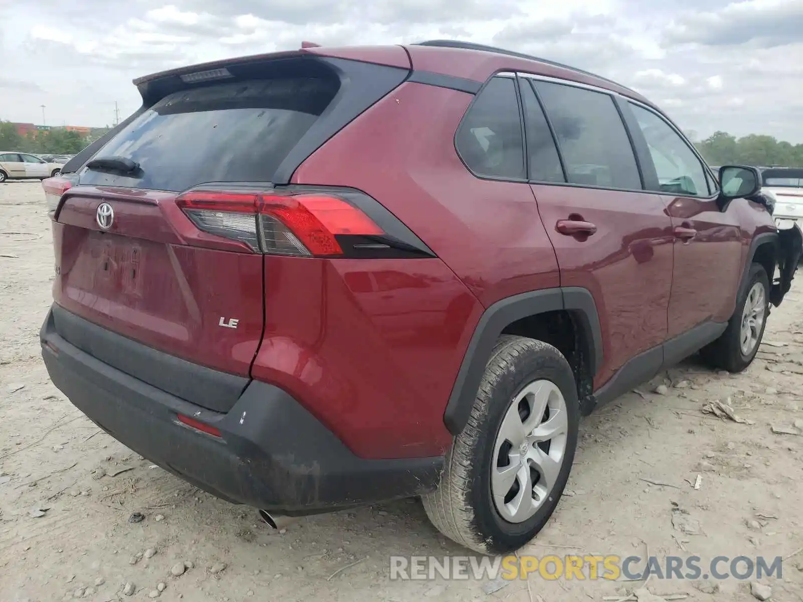 4 Photograph of a damaged car 2T3H1RFV4MW121560 TOYOTA RAV4 2021