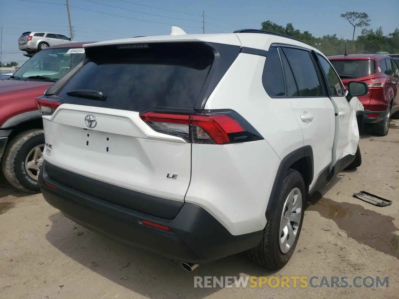 4 Photograph of a damaged car 2T3H1RFV4MW124667 TOYOTA RAV4 2021