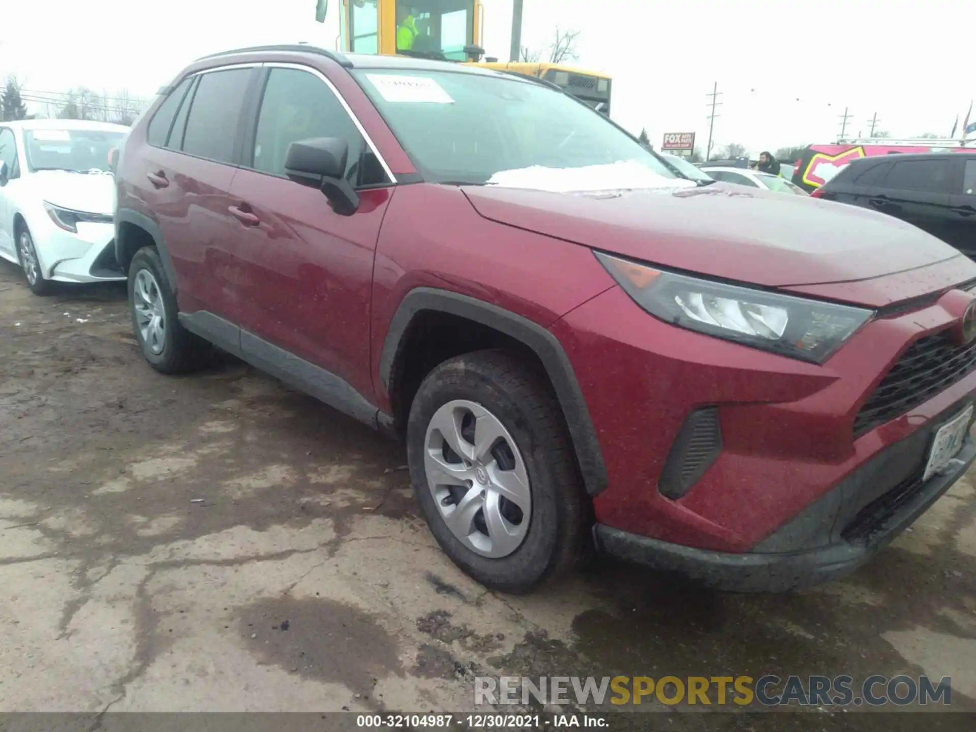 1 Photograph of a damaged car 2T3H1RFV4MW142151 TOYOTA RAV4 2021