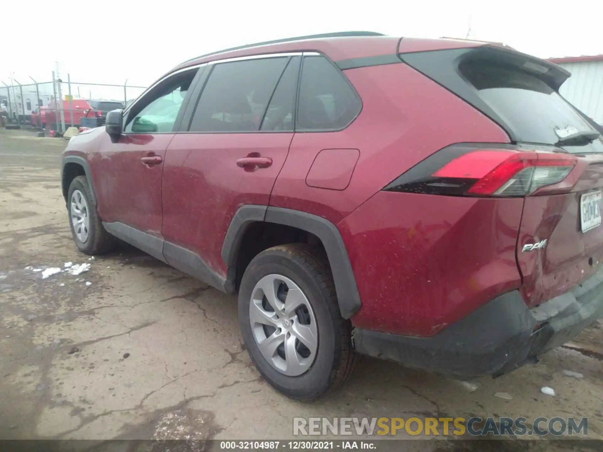 3 Photograph of a damaged car 2T3H1RFV4MW142151 TOYOTA RAV4 2021