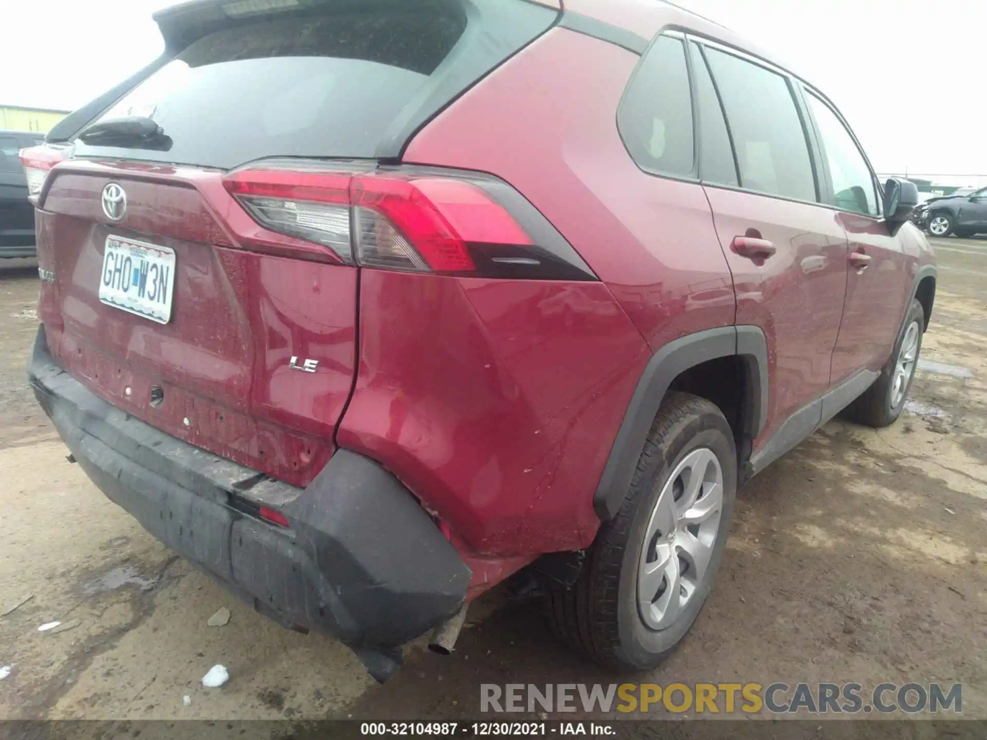 4 Photograph of a damaged car 2T3H1RFV4MW142151 TOYOTA RAV4 2021