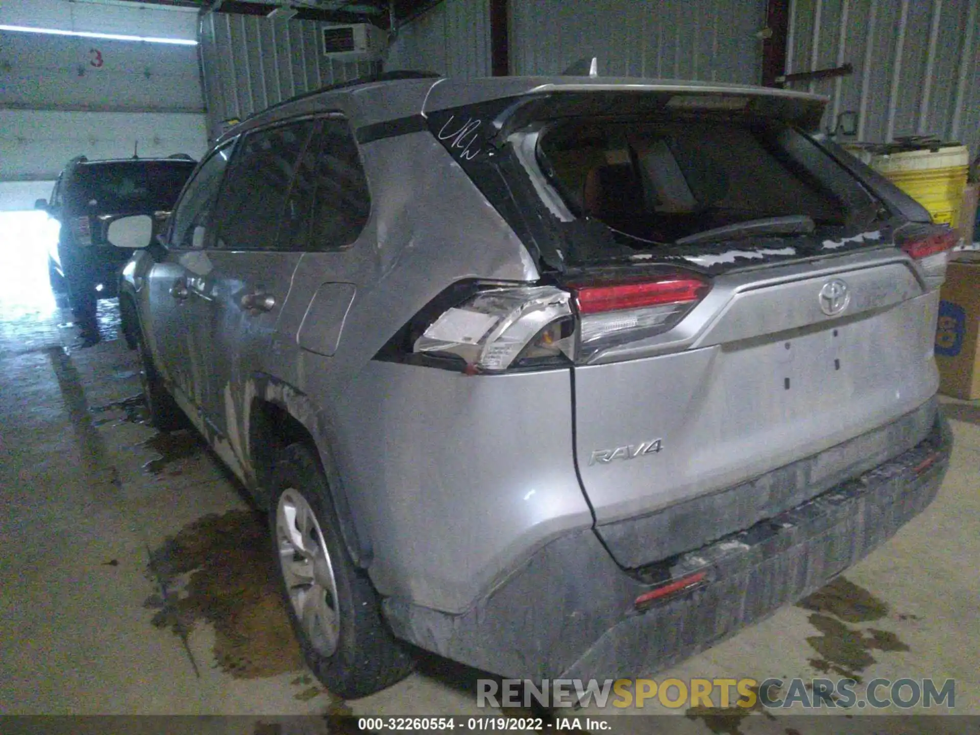 3 Photograph of a damaged car 2T3H1RFV4MW144532 TOYOTA RAV4 2021