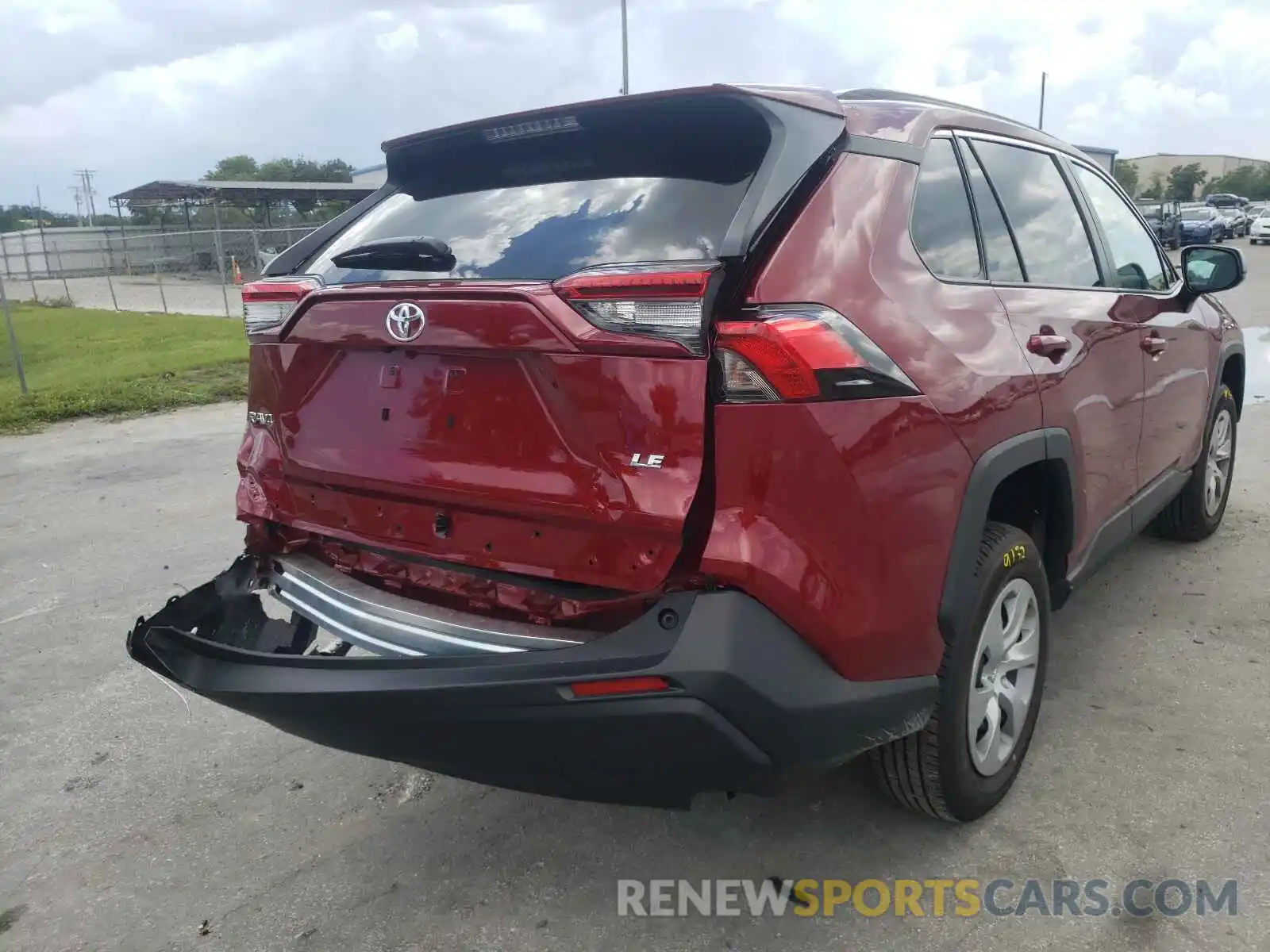 4 Photograph of a damaged car 2T3H1RFV4MW153506 TOYOTA RAV4 2021