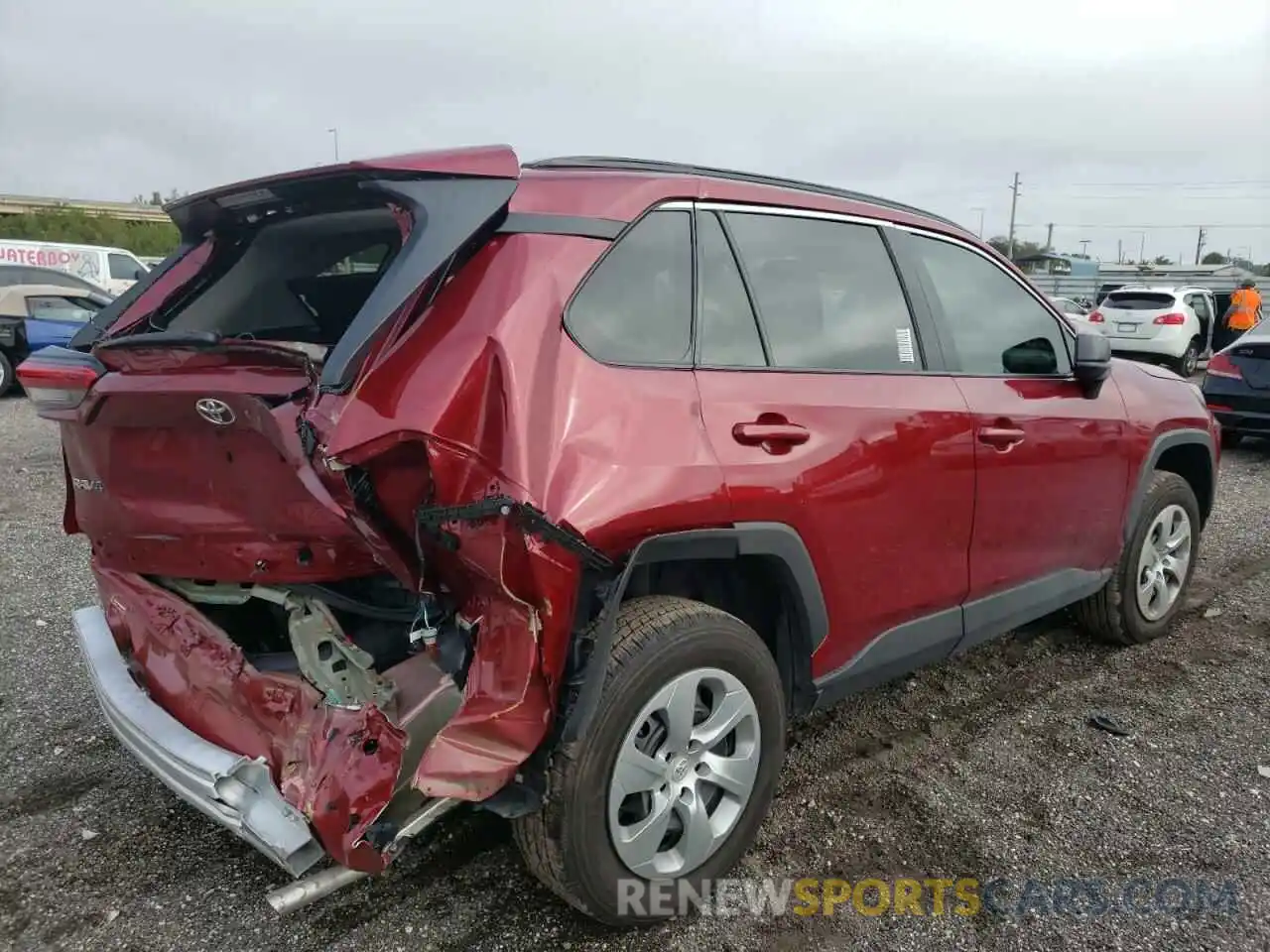 4 Photograph of a damaged car 2T3H1RFV4MW162450 TOYOTA RAV4 2021