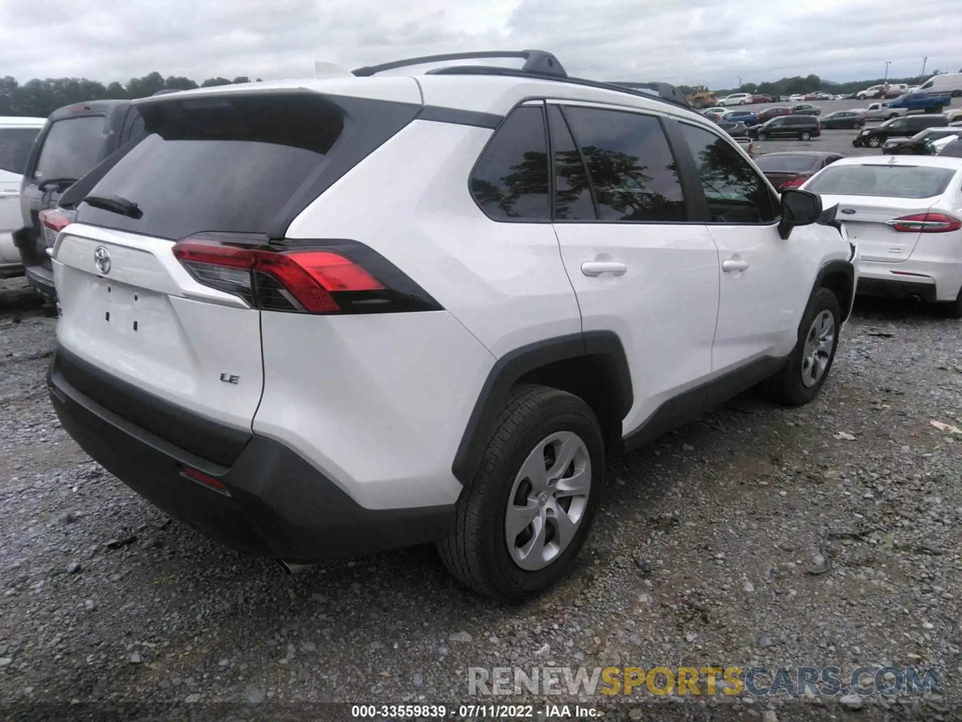 4 Photograph of a damaged car 2T3H1RFV4MW183220 TOYOTA RAV4 2021