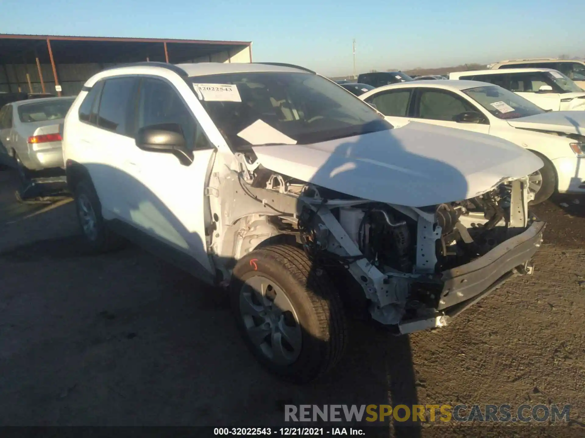 1 Photograph of a damaged car 2T3H1RFV5MC102792 TOYOTA RAV4 2021