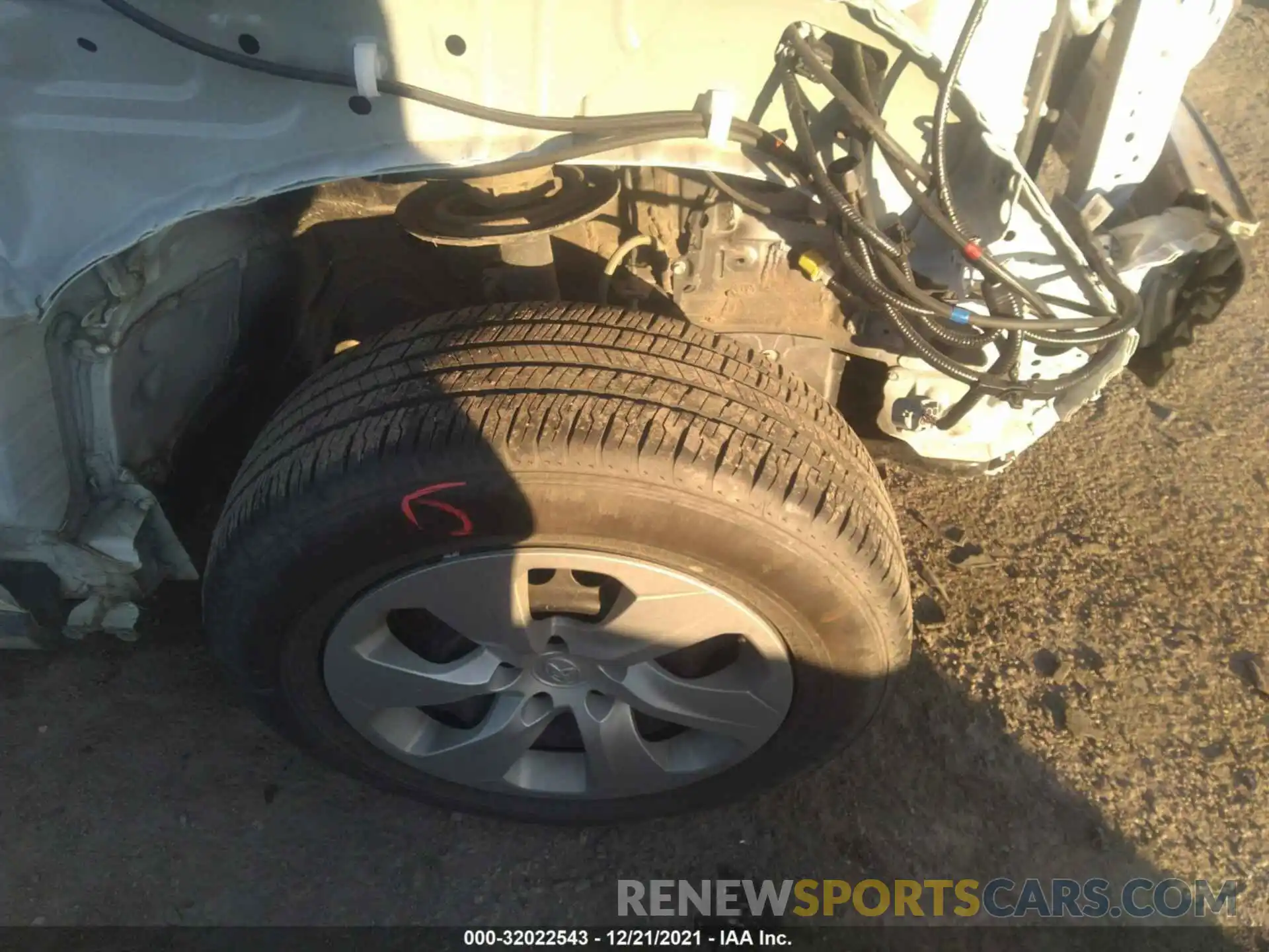 14 Photograph of a damaged car 2T3H1RFV5MC102792 TOYOTA RAV4 2021