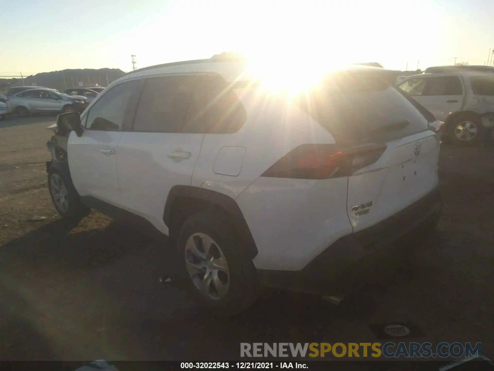 3 Фотография поврежденного автомобиля 2T3H1RFV5MC102792 TOYOTA RAV4 2021