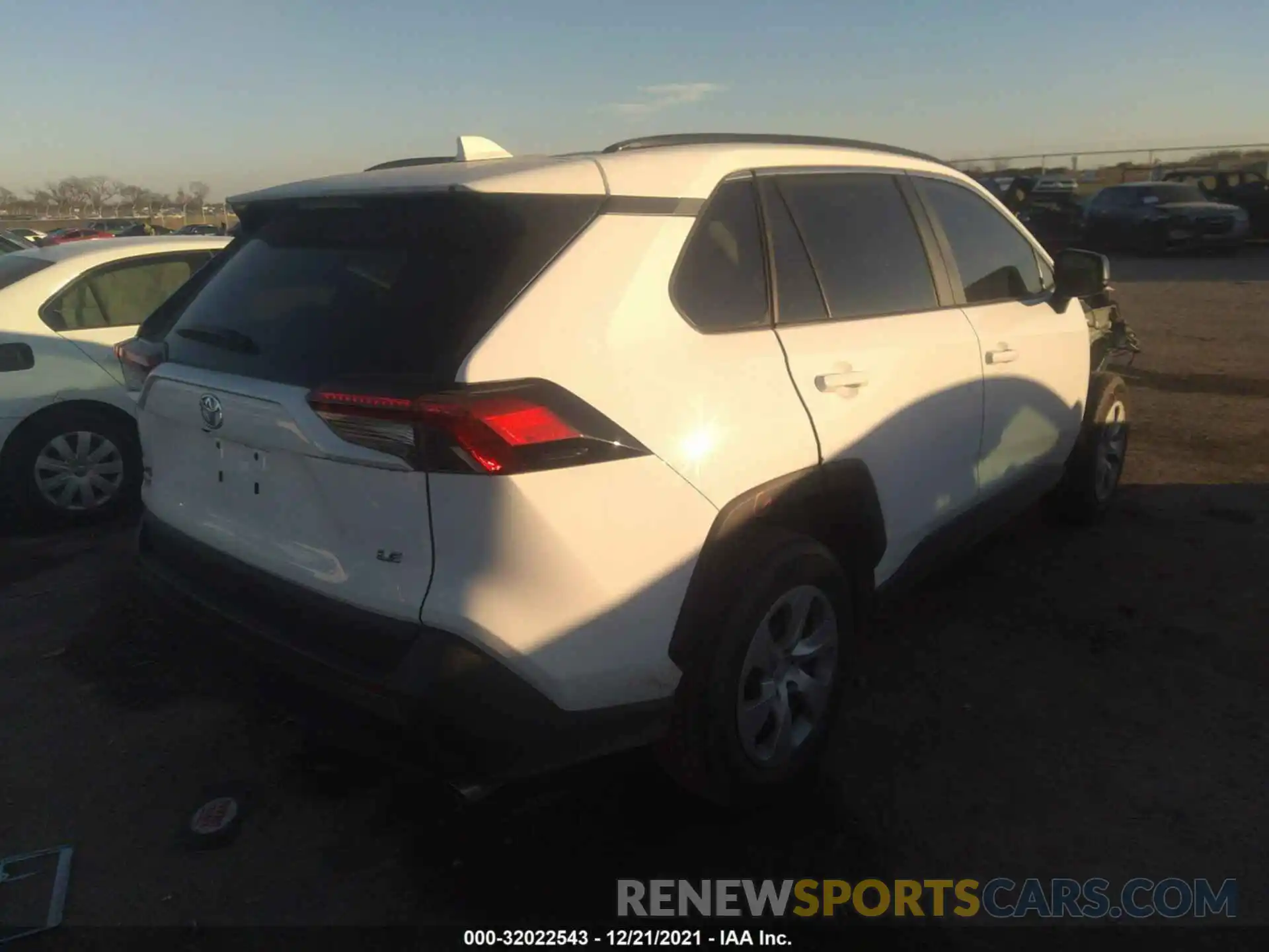 4 Photograph of a damaged car 2T3H1RFV5MC102792 TOYOTA RAV4 2021