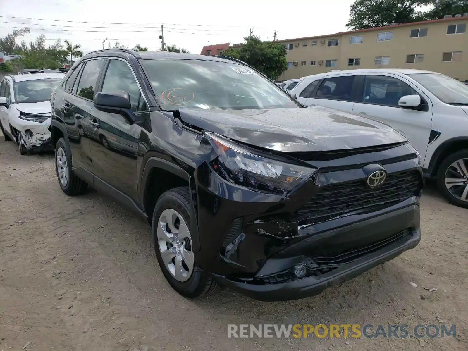 1 Photograph of a damaged car 2T3H1RFV5MC110441 TOYOTA RAV4 2021