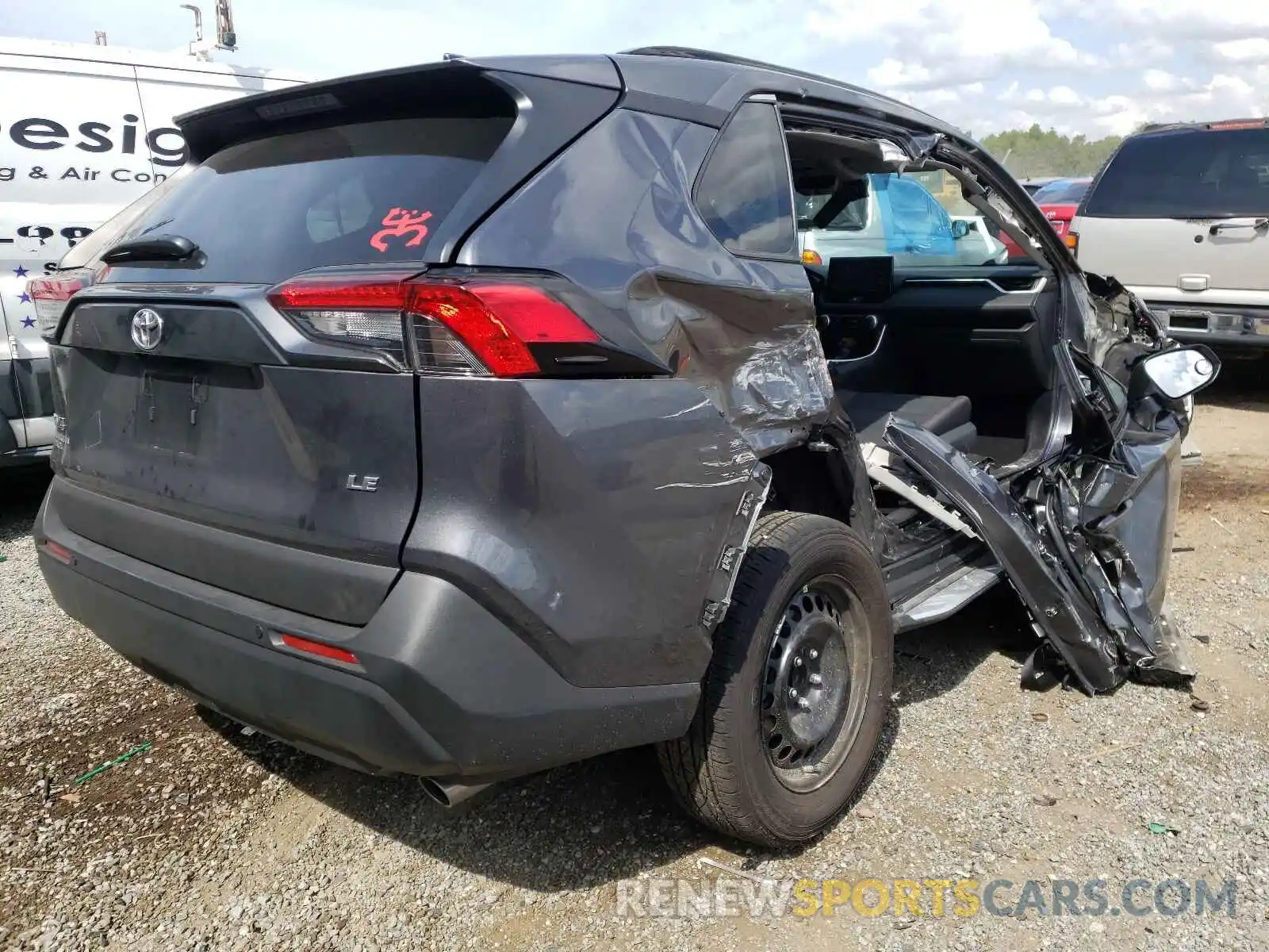 4 Photograph of a damaged car 2T3H1RFV5MC117020 TOYOTA RAV4 2021