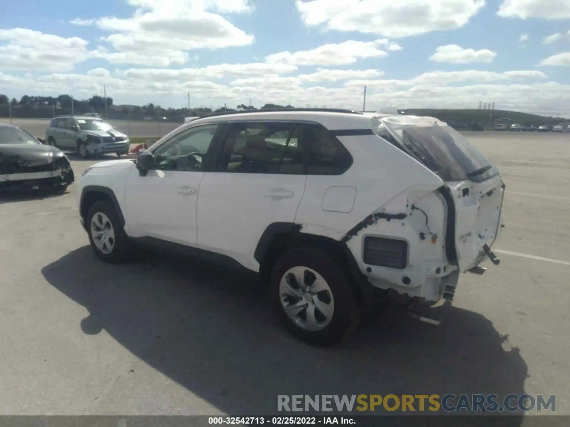 3 Photograph of a damaged car 2T3H1RFV5MC123979 TOYOTA RAV4 2021