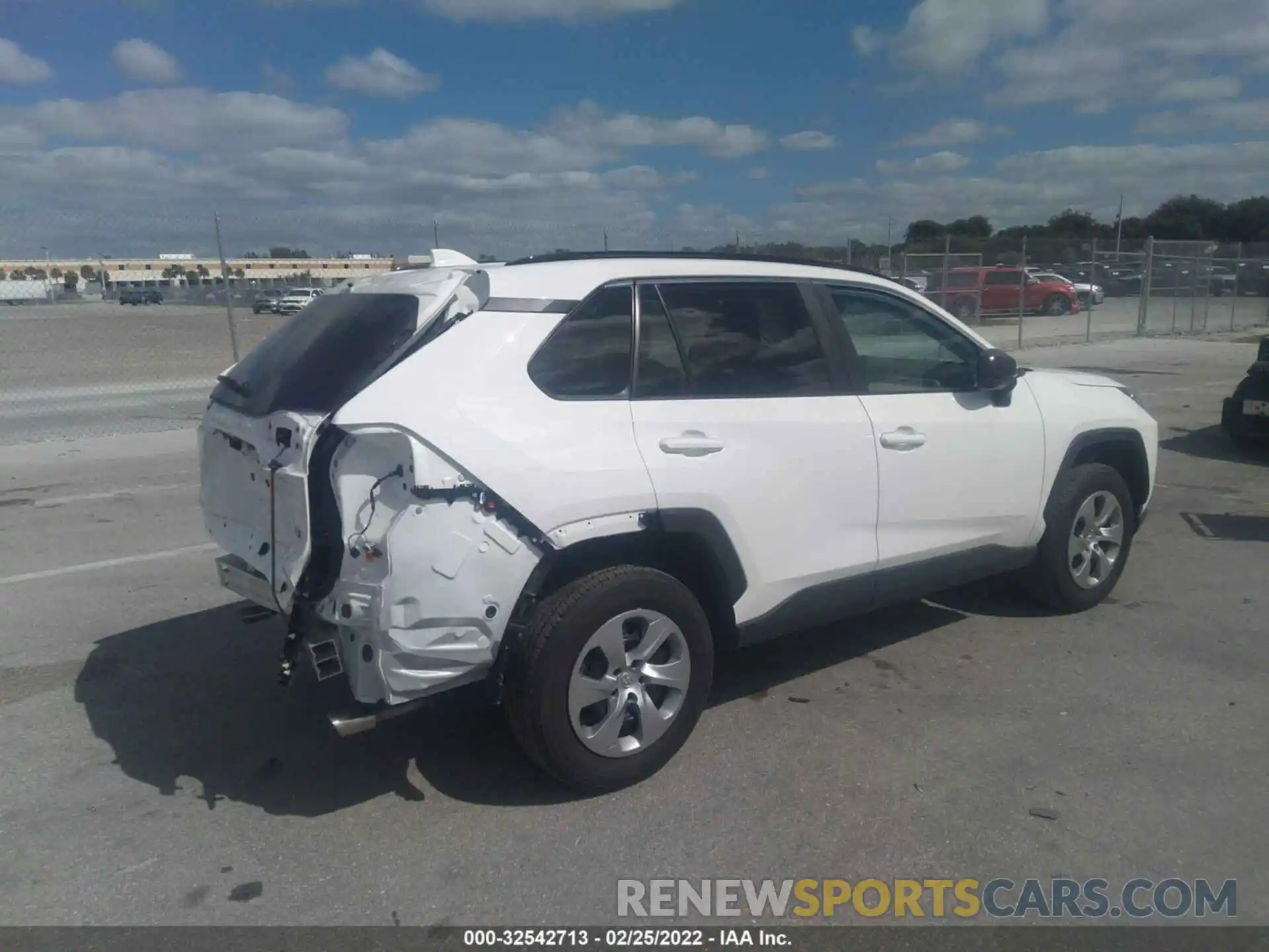 4 Photograph of a damaged car 2T3H1RFV5MC123979 TOYOTA RAV4 2021