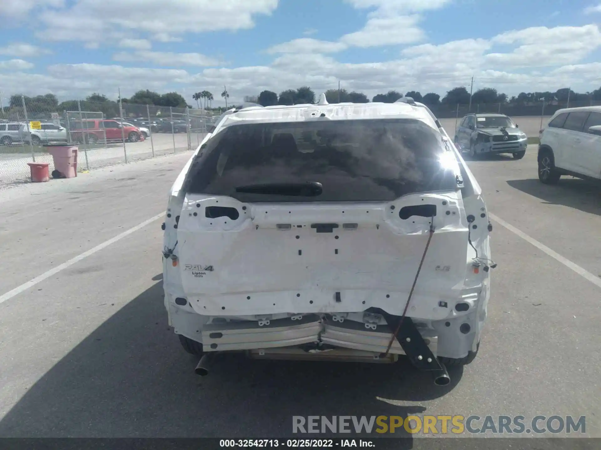 6 Photograph of a damaged car 2T3H1RFV5MC123979 TOYOTA RAV4 2021