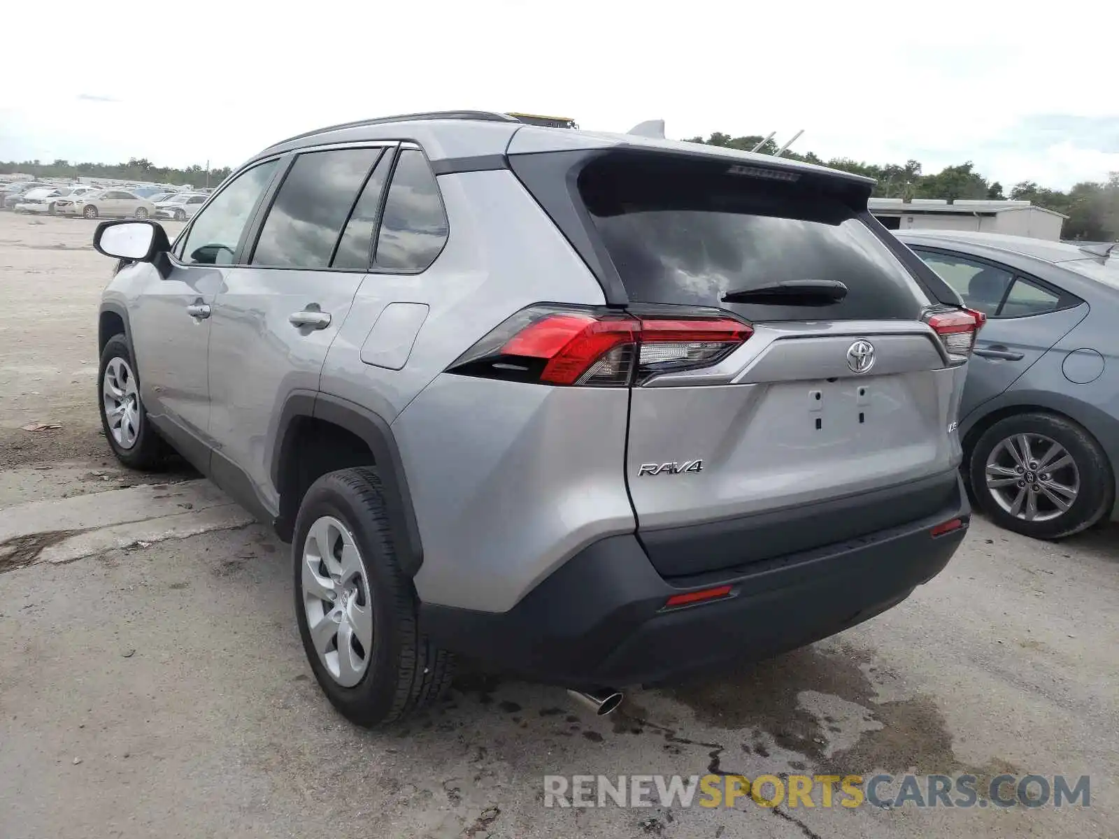 3 Photograph of a damaged car 2T3H1RFV5MC129877 TOYOTA RAV4 2021