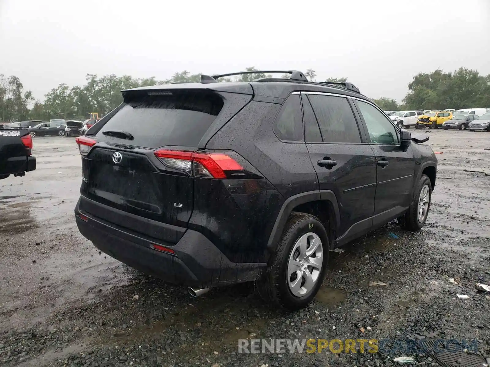 4 Photograph of a damaged car 2T3H1RFV5MC135193 TOYOTA RAV4 2021