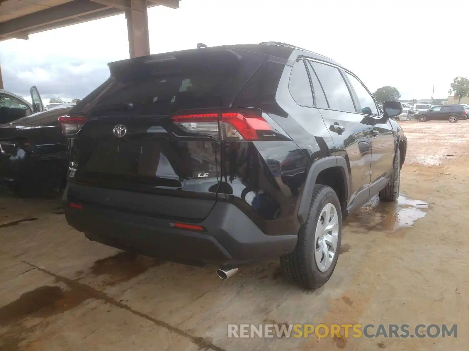 4 Photograph of a damaged car 2T3H1RFV5MC150339 TOYOTA RAV4 2021