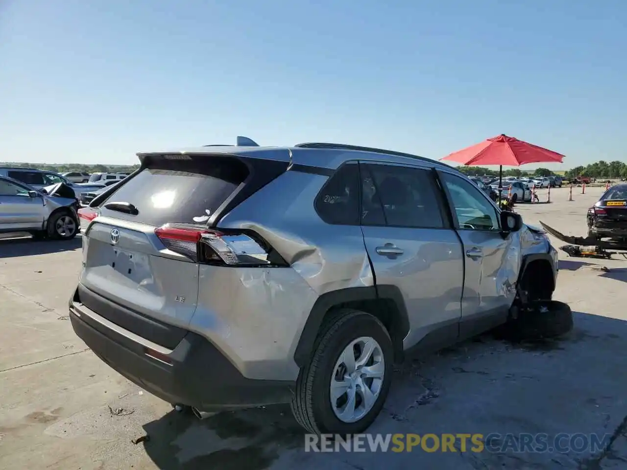 4 Photograph of a damaged car 2T3H1RFV5MC164337 TOYOTA RAV4 2021