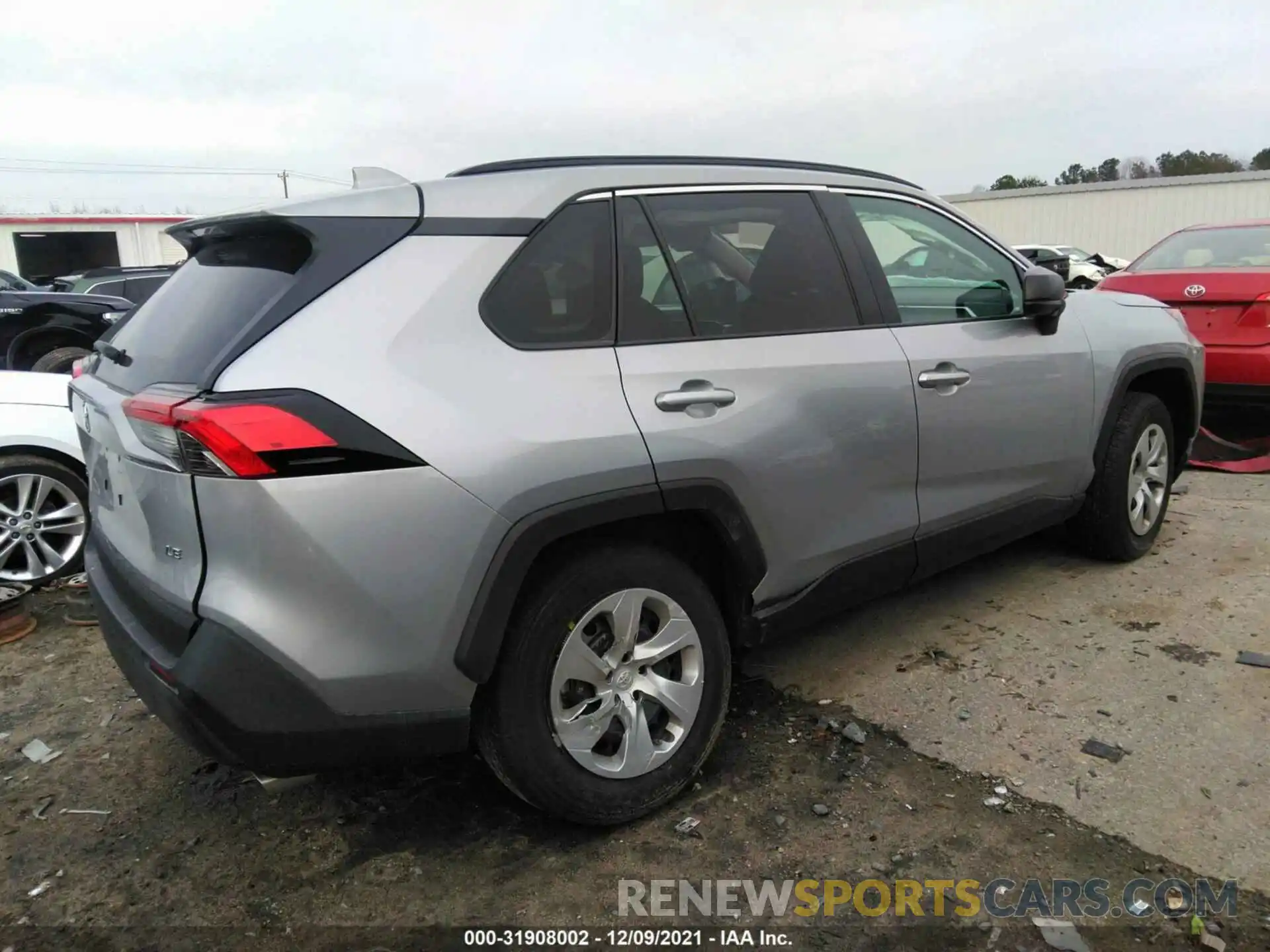 4 Photograph of a damaged car 2T3H1RFV5MW126511 TOYOTA RAV4 2021