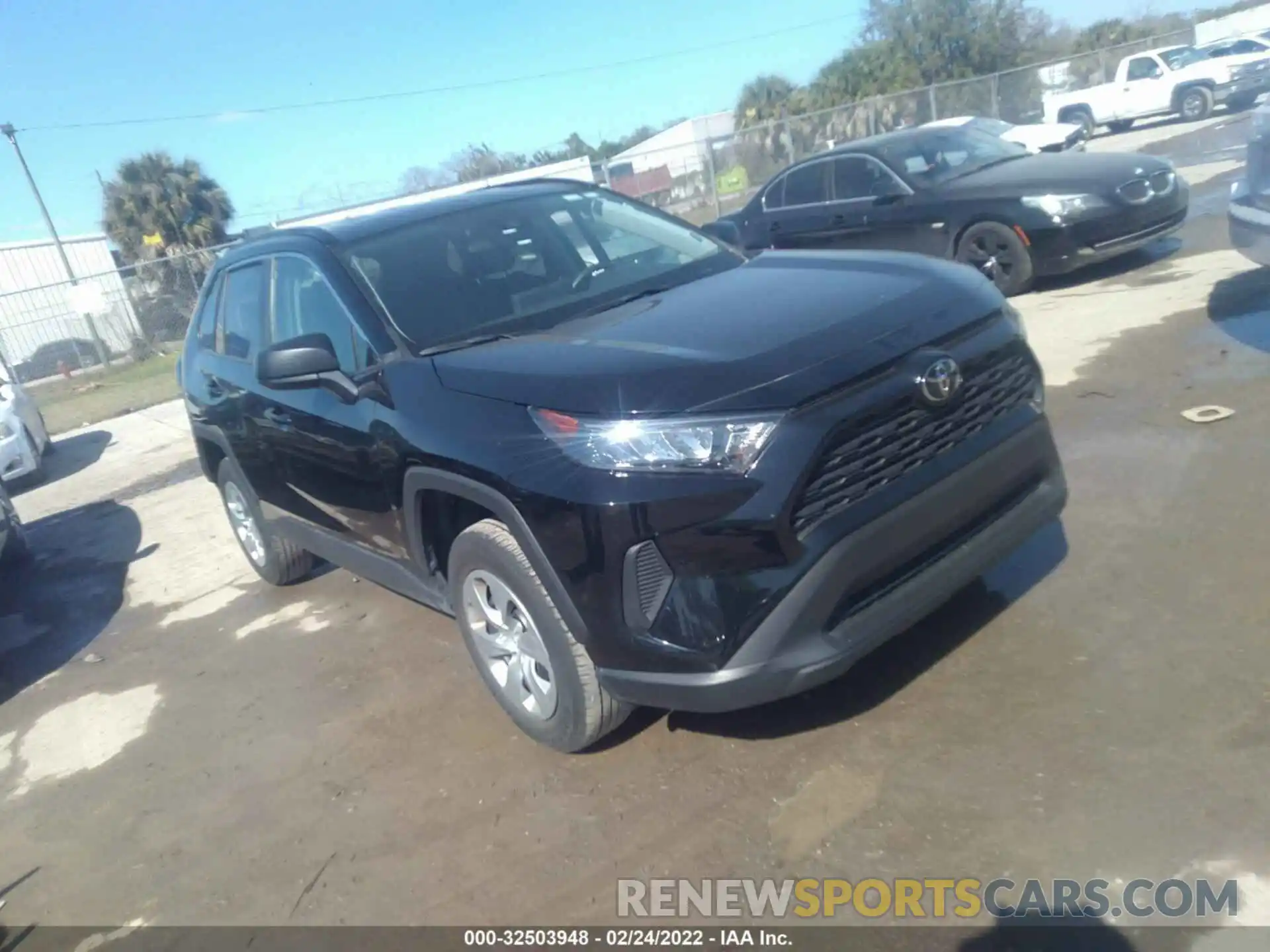 1 Photograph of a damaged car 2T3H1RFV5MW135659 TOYOTA RAV4 2021