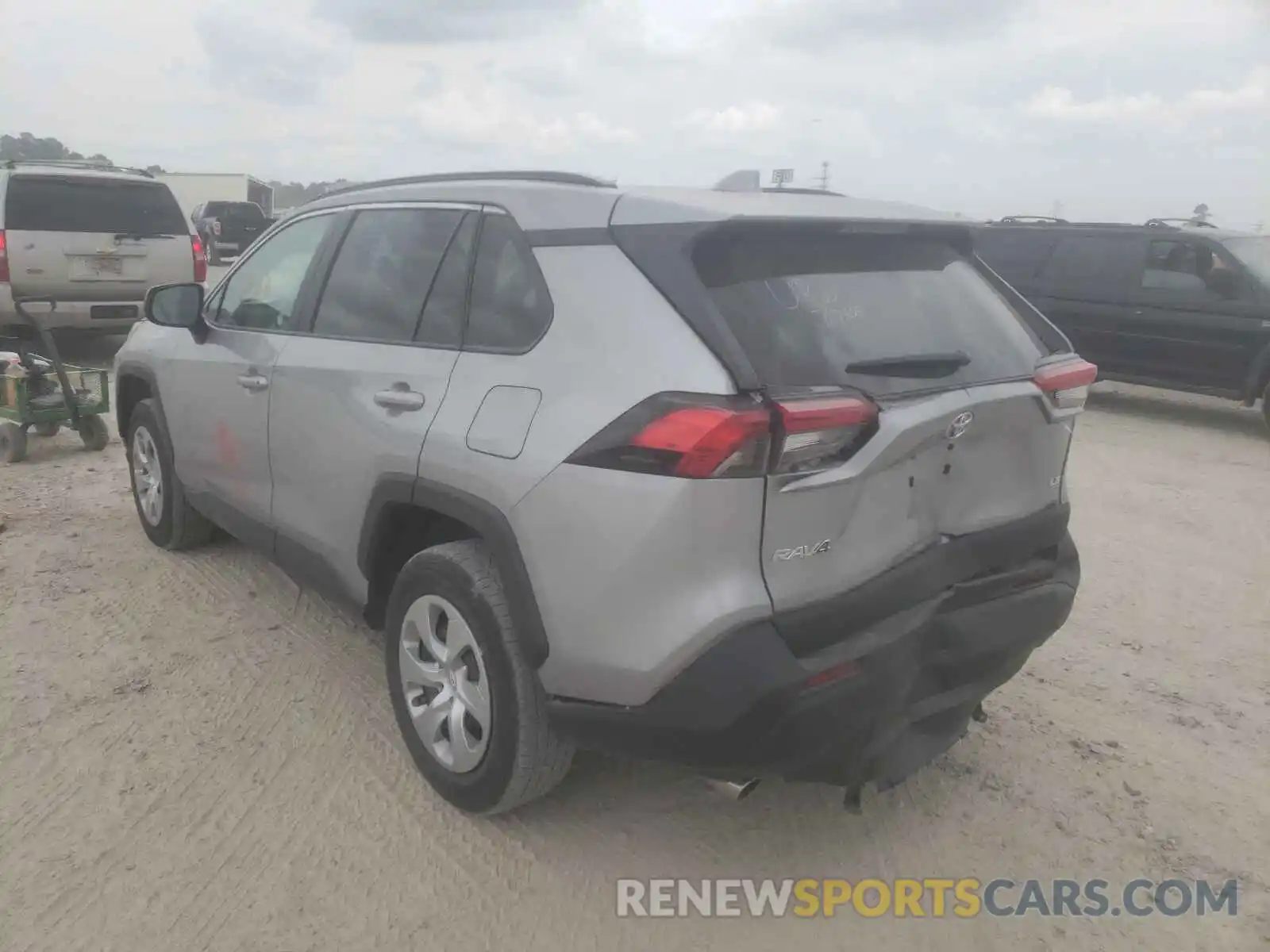 3 Photograph of a damaged car 2T3H1RFV5MW136357 TOYOTA RAV4 2021