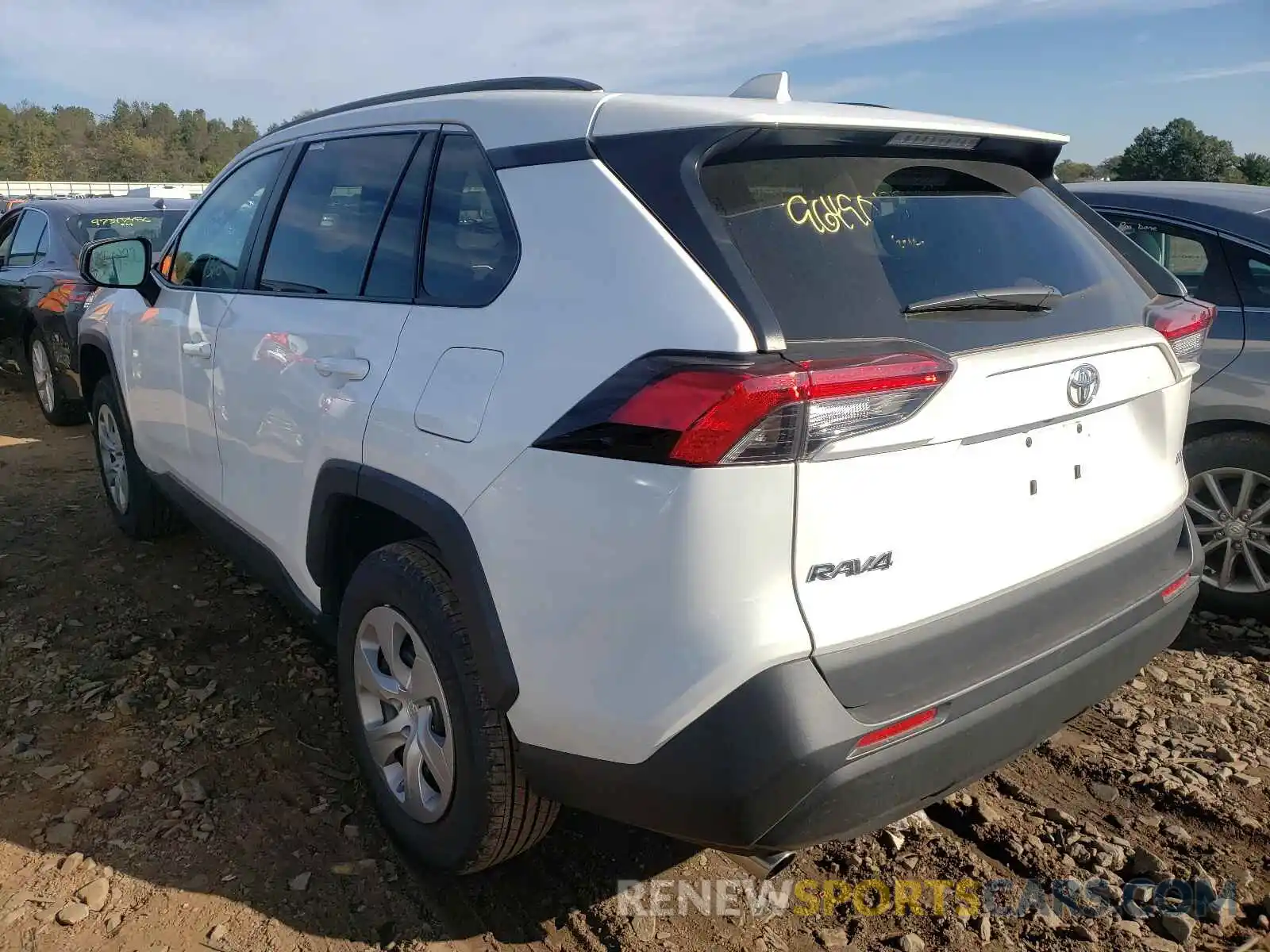 3 Photograph of a damaged car 2T3H1RFV5MW144118 TOYOTA RAV4 2021