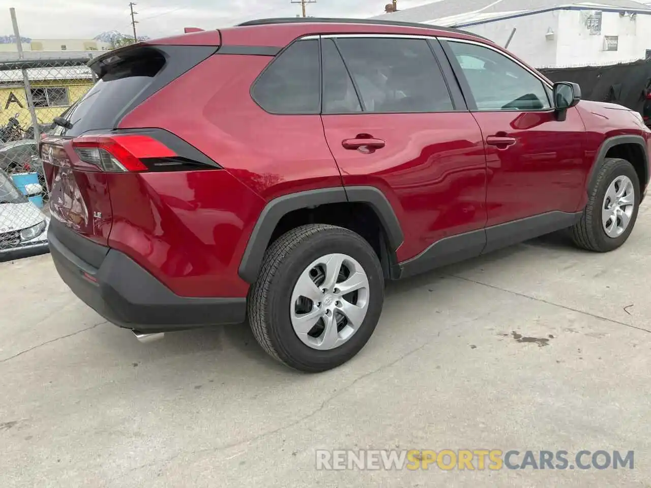 4 Photograph of a damaged car 2T3H1RFV5MW149805 TOYOTA RAV4 2021