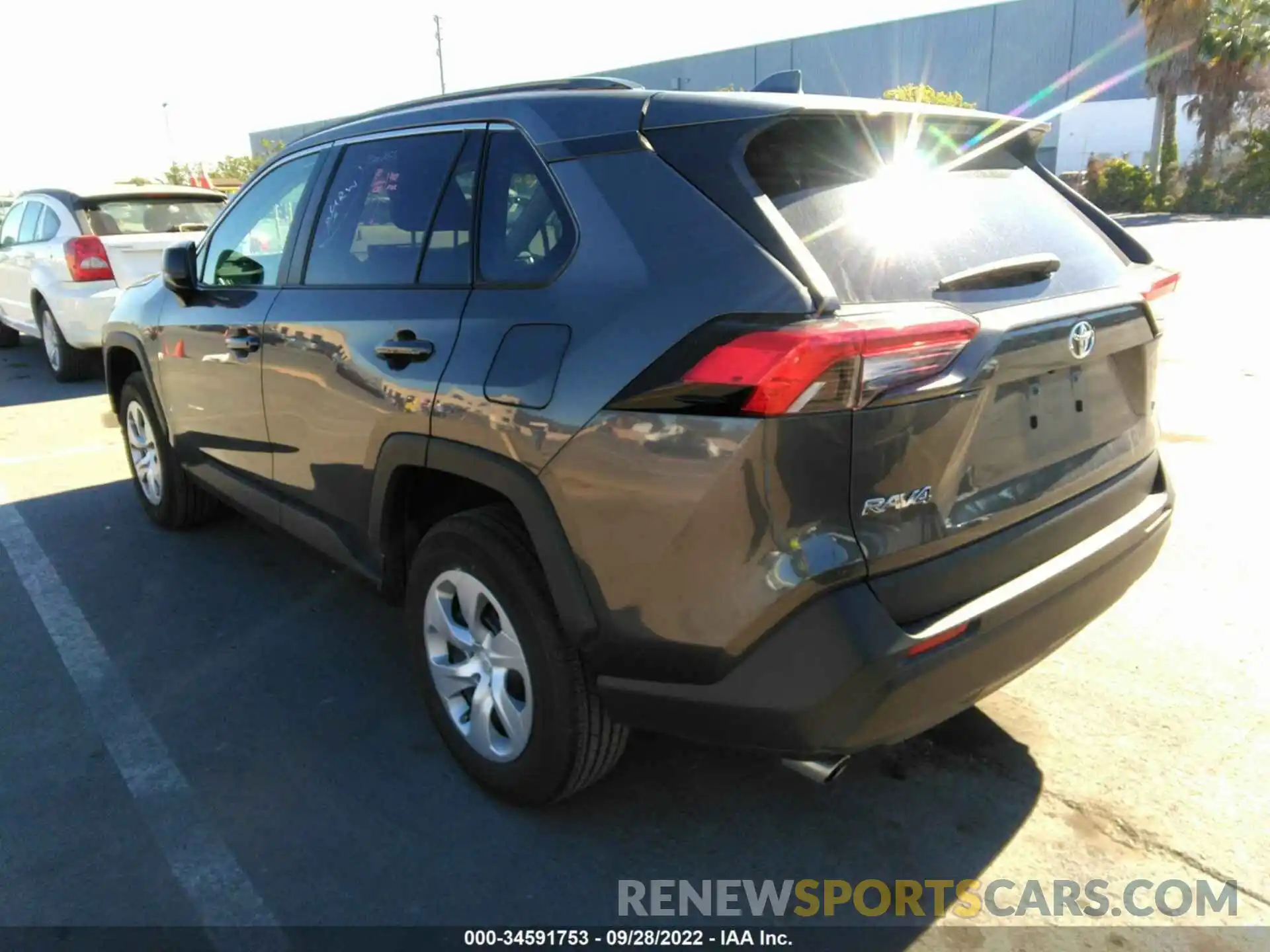 3 Photograph of a damaged car 2T3H1RFV5MW150680 TOYOTA RAV4 2021