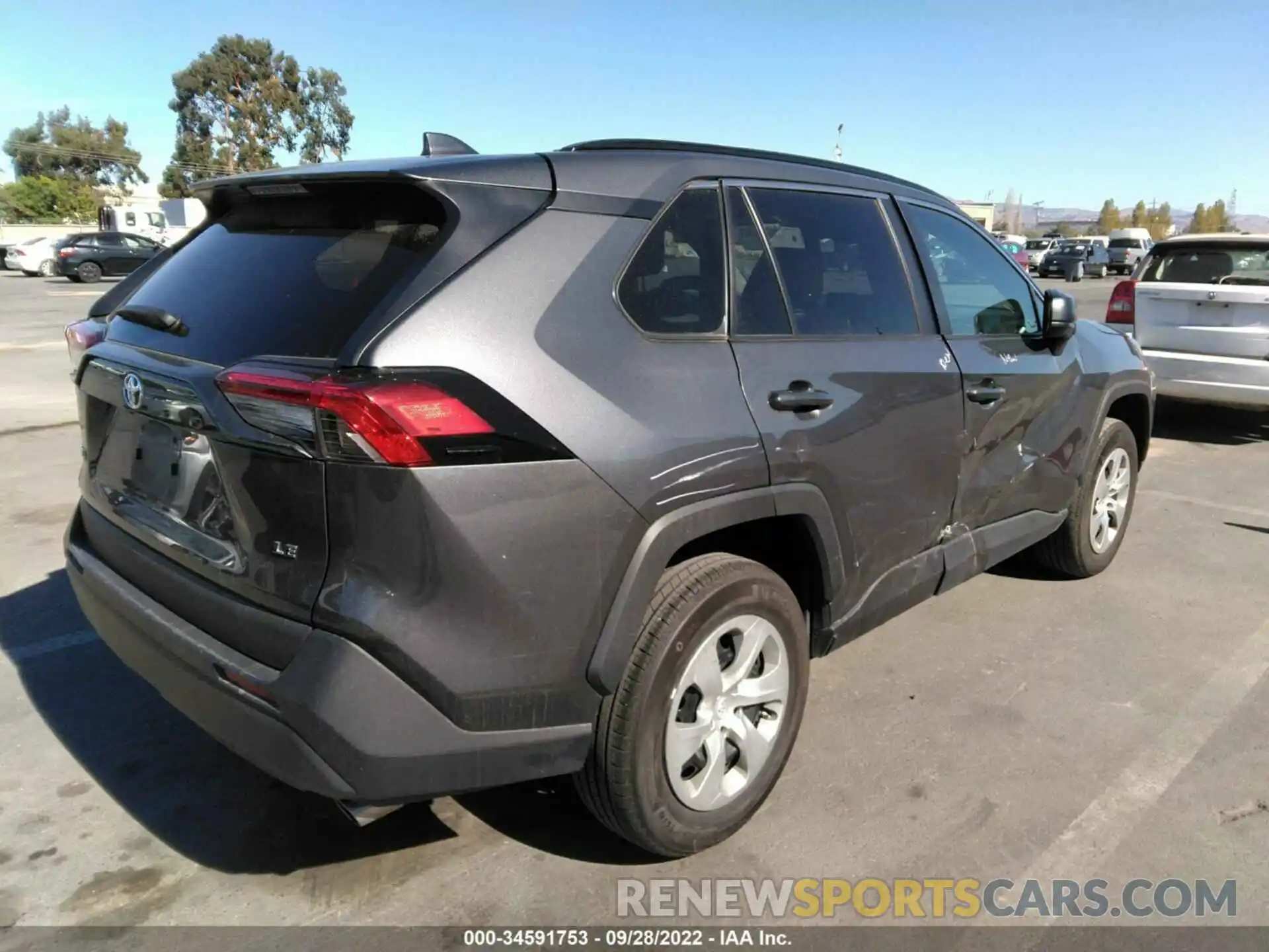 4 Photograph of a damaged car 2T3H1RFV5MW150680 TOYOTA RAV4 2021