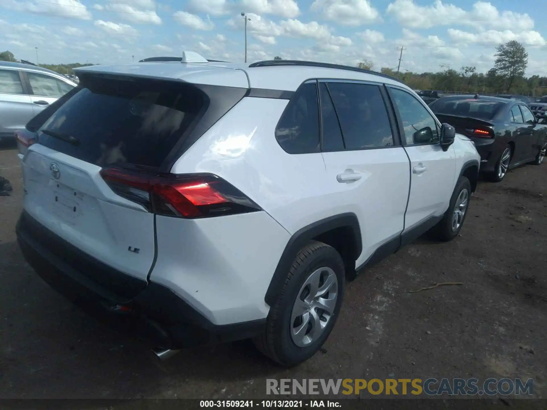 4 Photograph of a damaged car 2T3H1RFV5MW151795 TOYOTA RAV4 2021