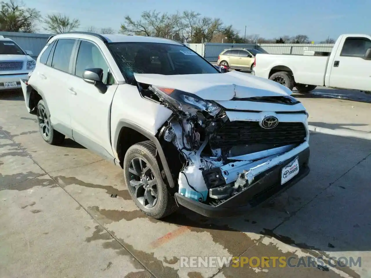 1 Photograph of a damaged car 2T3H1RFV5MW176177 TOYOTA RAV4 2021