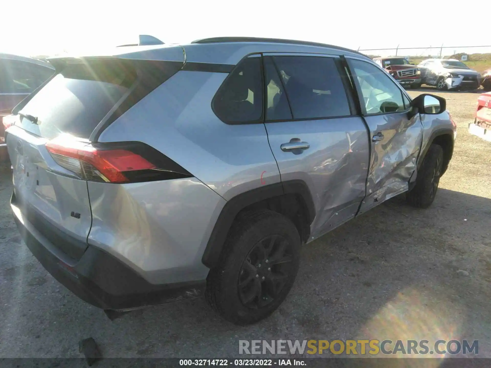 4 Photograph of a damaged car 2T3H1RFV5MW181007 TOYOTA RAV4 2021