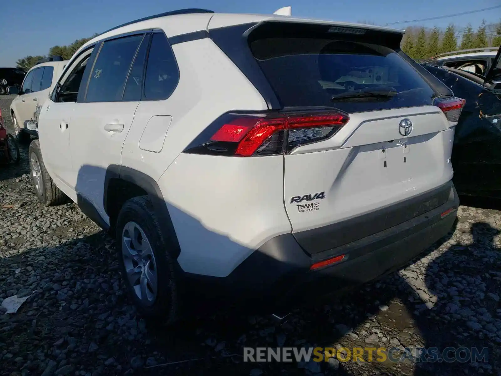 3 Photograph of a damaged car 2T3H1RFV6MC091754 TOYOTA RAV4 2021